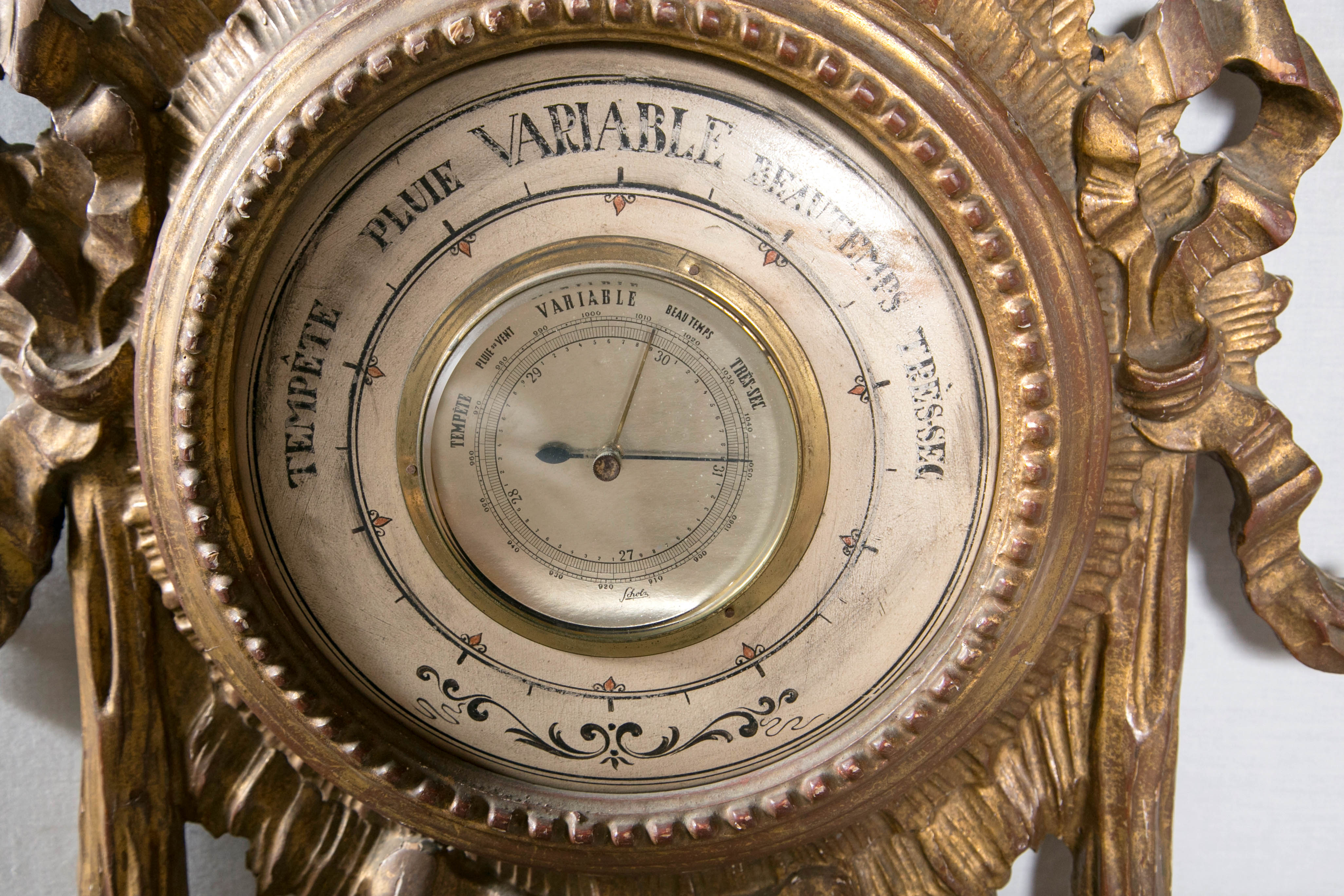Italian Giltwood Barometer In Excellent Condition In Stamford, CT