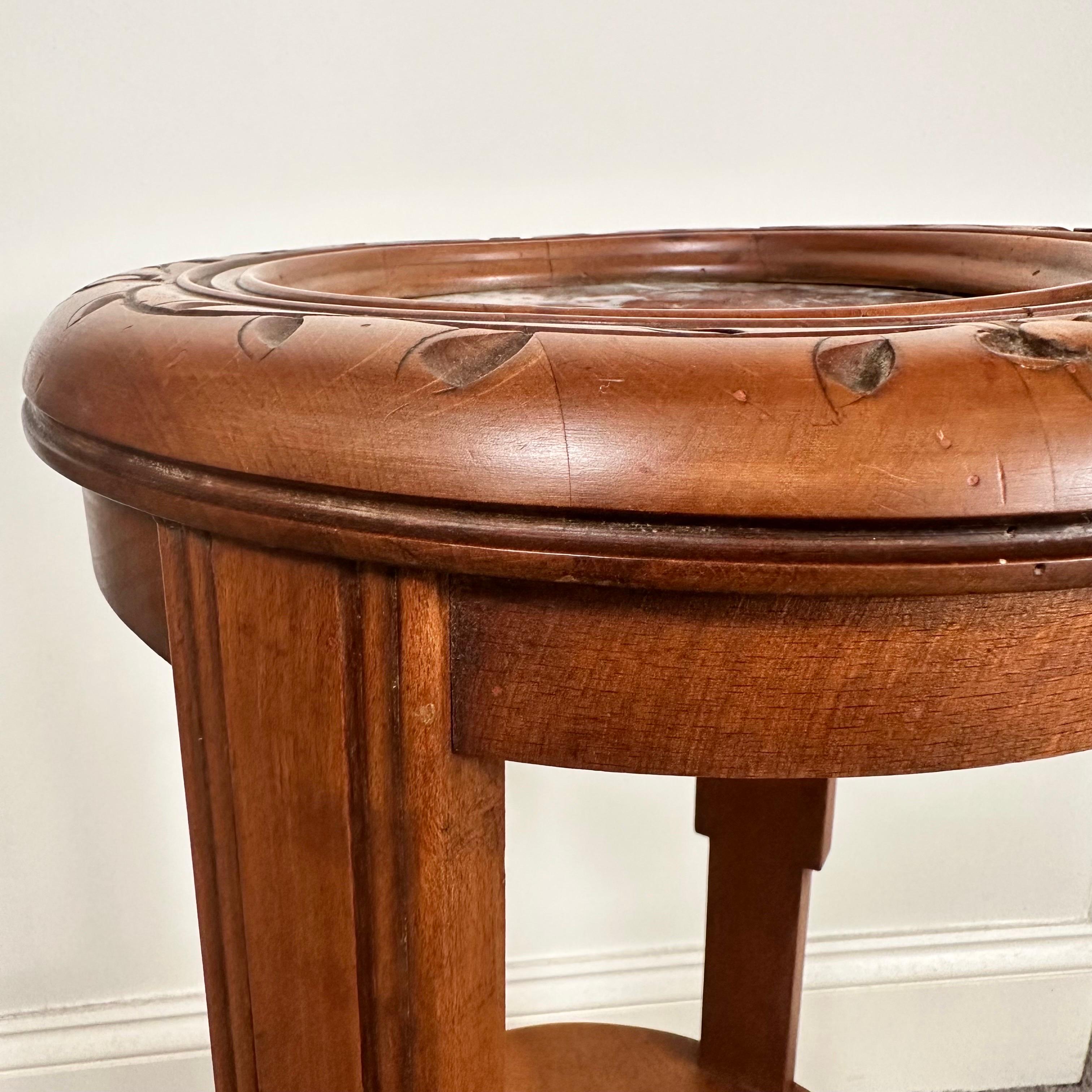 Table Art déco ronde avec marbre rouge foncé et fleurs sculptées à la main en vente 11