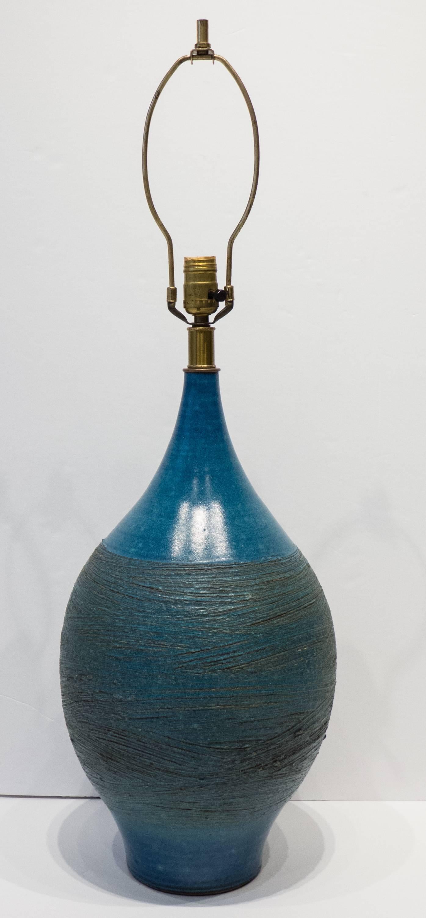 Handthrown bulbous stoneware lamp with a semi-gloss Persian blue glaze framing a textured mid-section. From the 3300 series designed by Lee Rosen and produced by Design Technics, circa 1950s. From the brochure: 