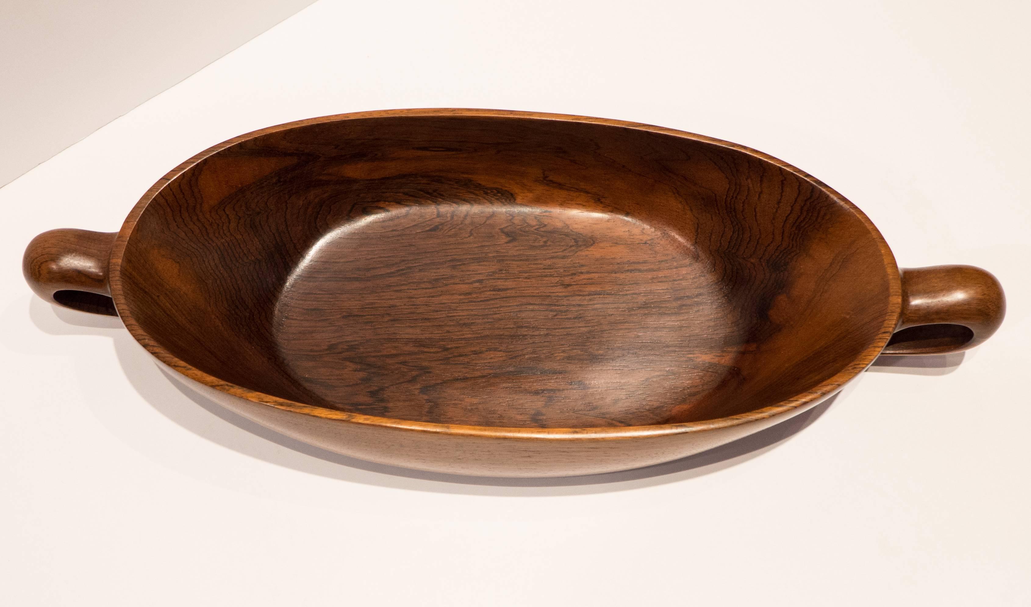 Oval bowl with handles, hand-carved from a solid piece of beautifully figured Jacaranda wood. By Romanian-born Brazilian designer Jean Gillon, produced by his company, Italma Wood Art, circa 1960s. A rare Gillon accessory. Retains original paper