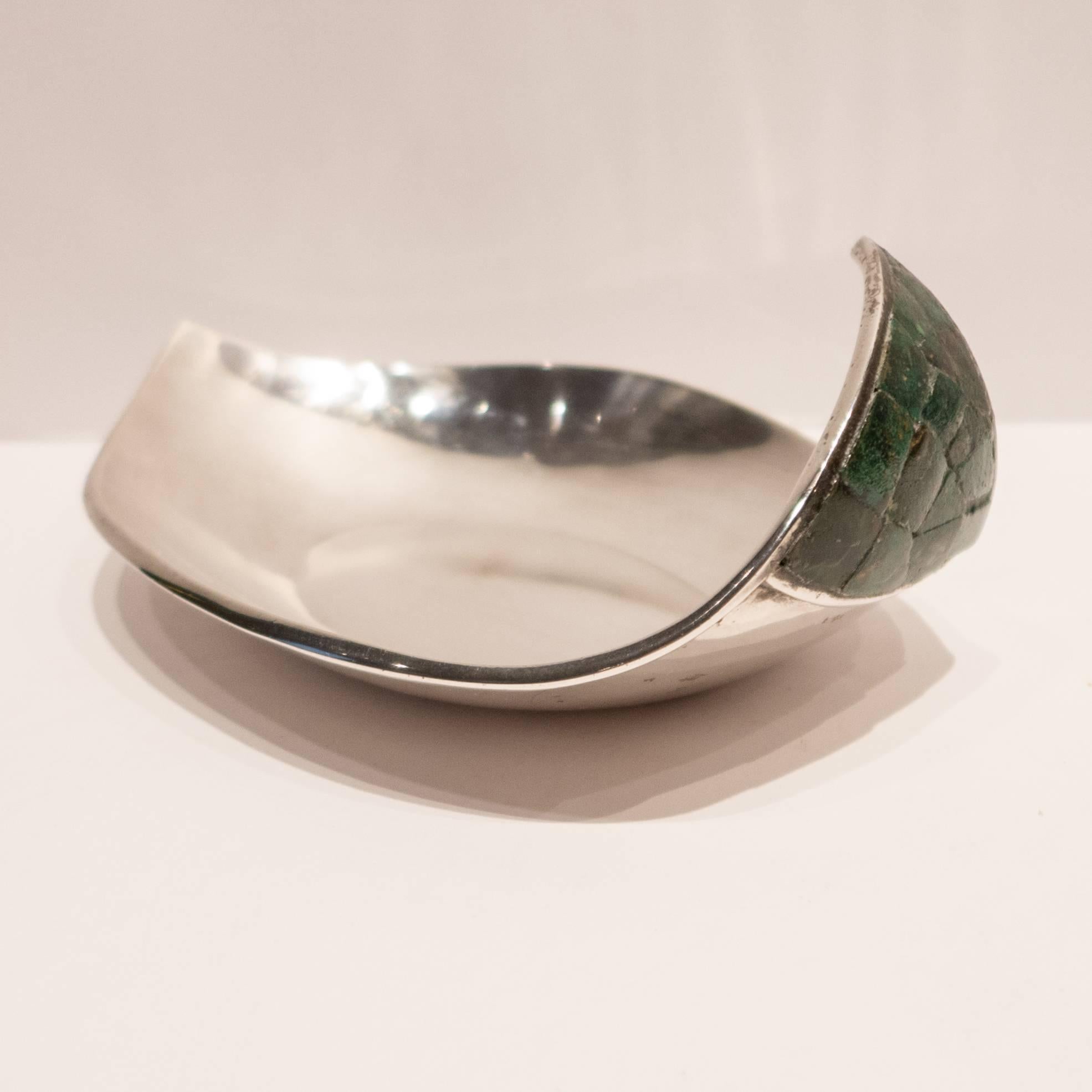 Eccentric-shaped Los Castillo midcentury silver plated dish with stone inlay (probably Malachite). With hallmarks, circa 1960.