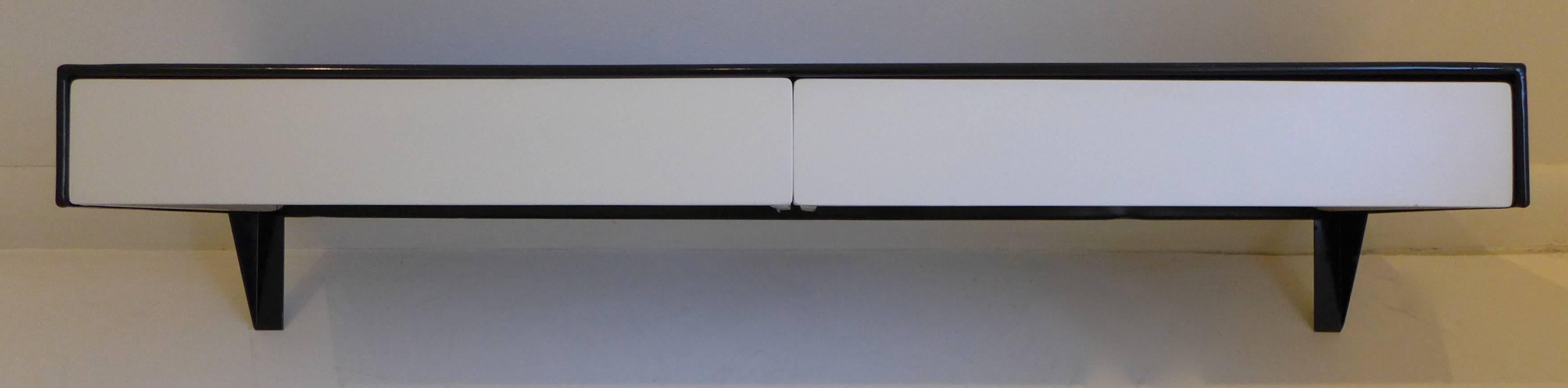 Wall shelf with two drawers, of lacquered metal and wood the metal frame in black and the wood drawers in white. Designed by Martin Visser and produced by the Dutch company 't Spectrum, circa 1960. With glass dividers for the drawers. In fine