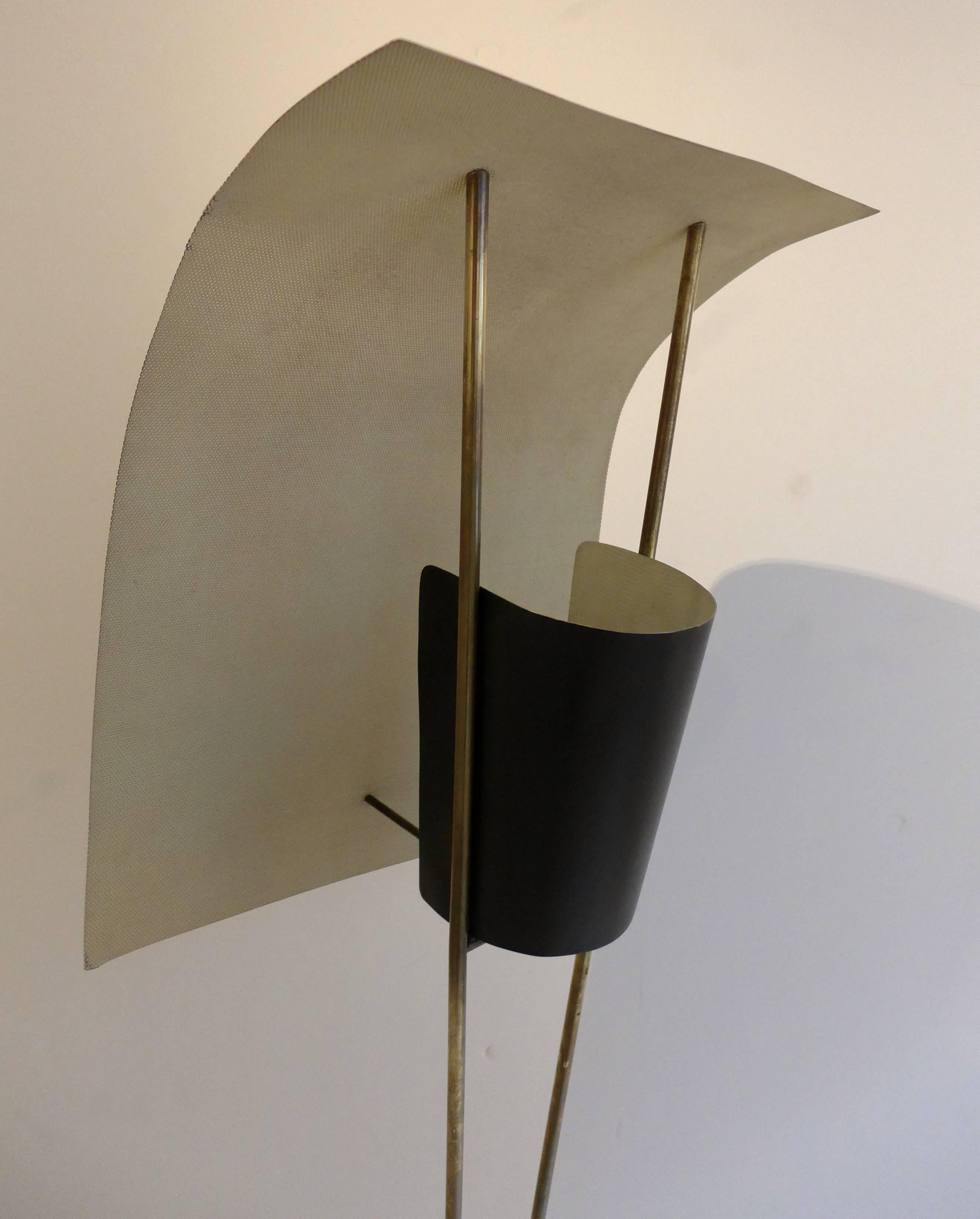 Cerf-Volant (Kite) floor lamp, model G30, designed by Pierre Guariche and produced by Disderot, circa 1952. A classic Mid-Century lighting design, of perforated and enameled steel, enameled aluminum, and brass. In good original condition, with