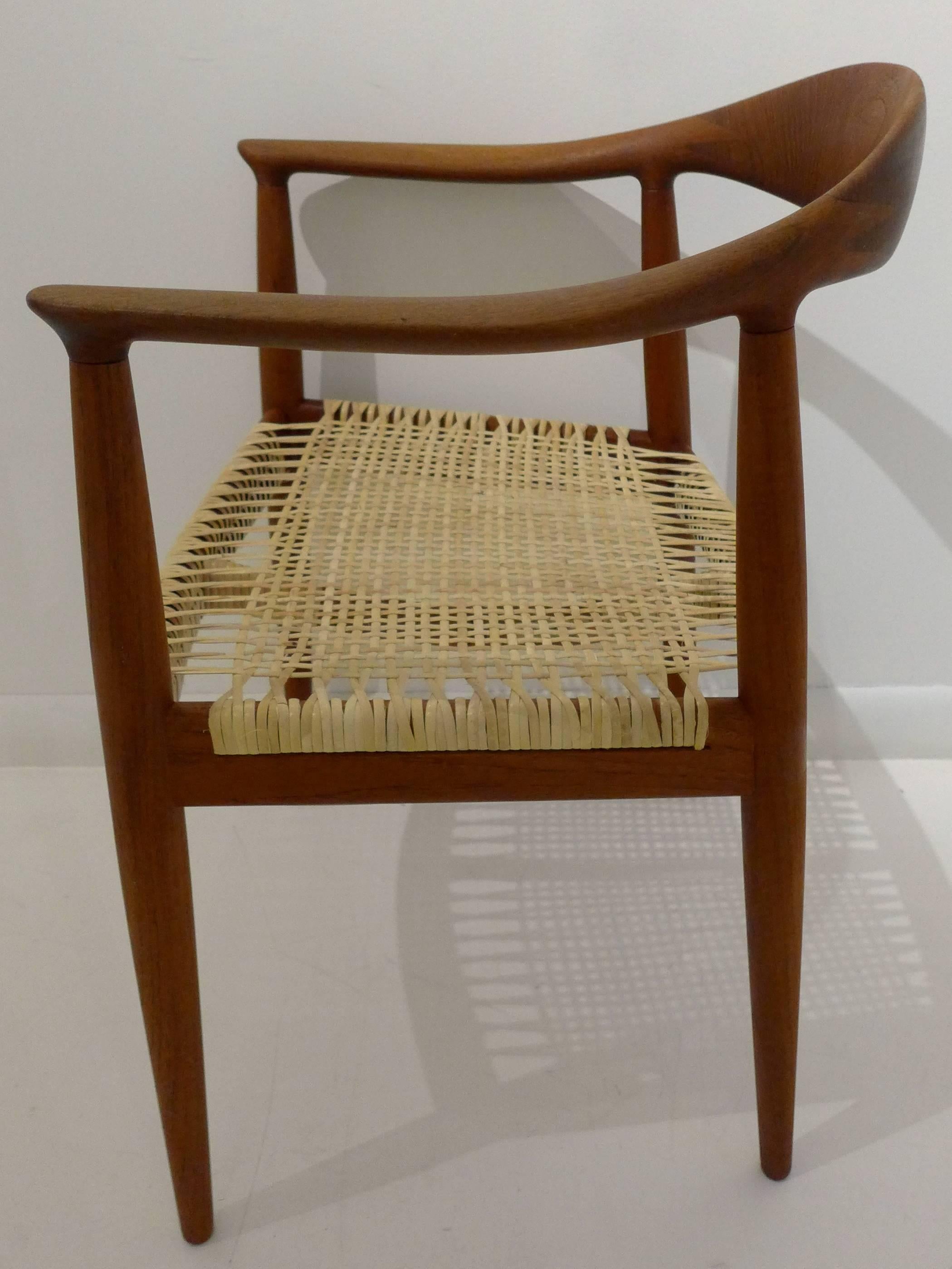 Hans Wegner Set of Six Round Chairs in Teak In Excellent Condition In New York, NY