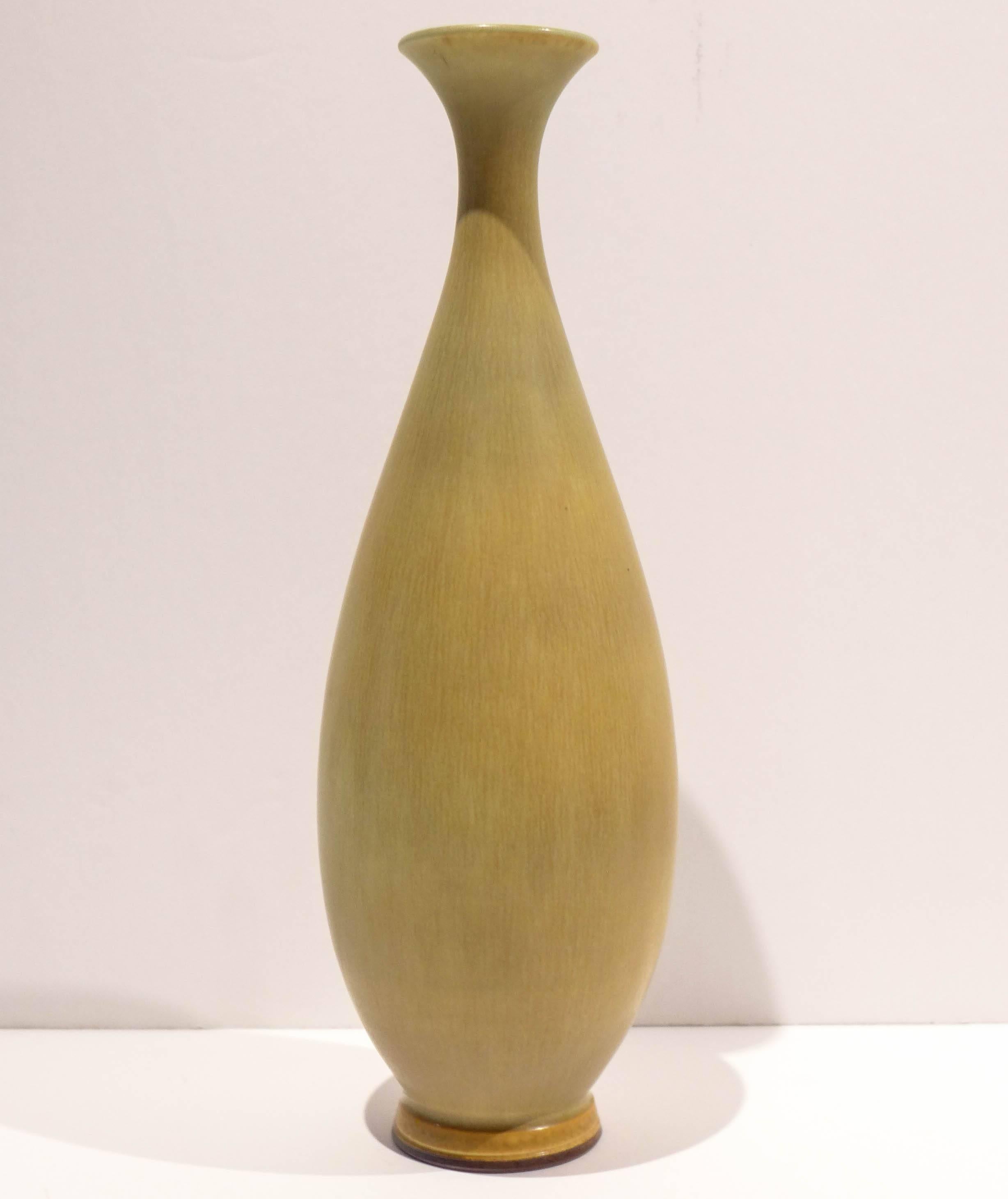 Studio stoneware vase with multi-chromatic matte hares fur glaze in a yellow/ochre color, by eminent Swedish ceramist Berndt Friberg, executed at Gustavsberg, circa 1960s. Incised marks.