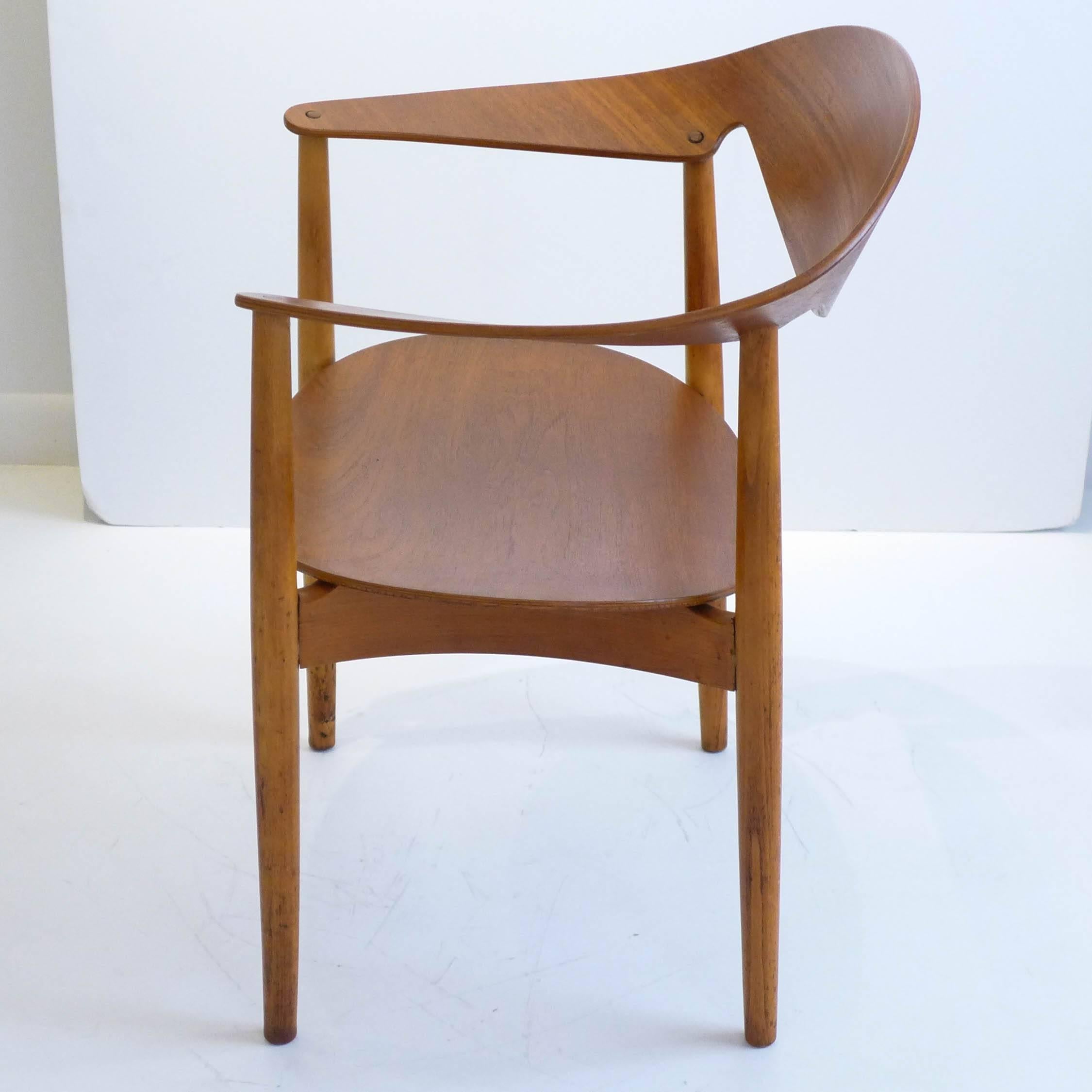 Metropolitan Chair by Madsen and Larsen (Dänisch)