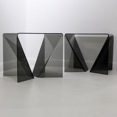 Pareja de Mesas Neal Small "Origami" de plexiglás ahumado