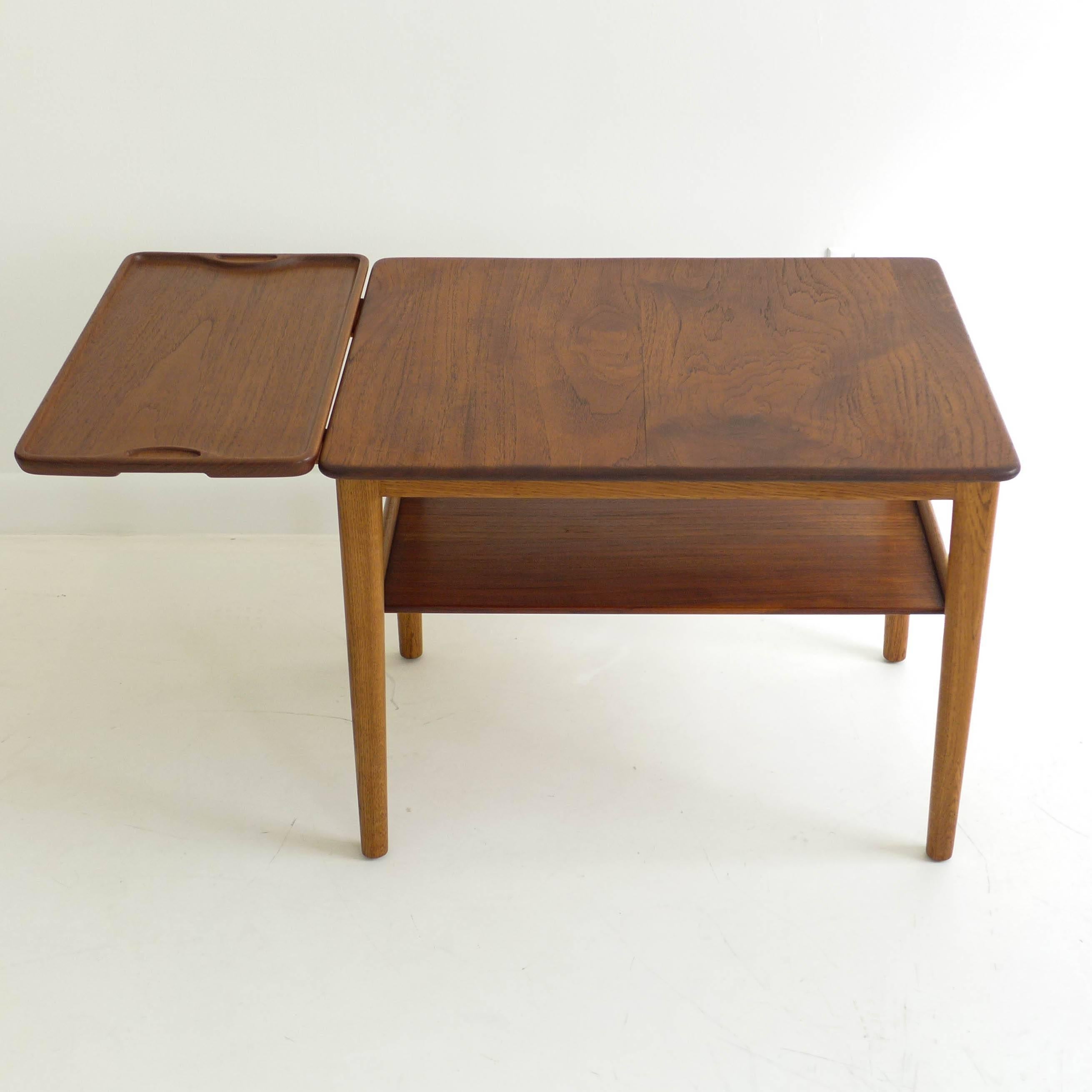 Side table or serving table with removable and mountable tray. Solid teak top, tray, and shelf with solid oak framing. Designed by Hans Wegner and produced by Johannes Hansen, circa 1950s. A rare form with the tray. Branded marks 
