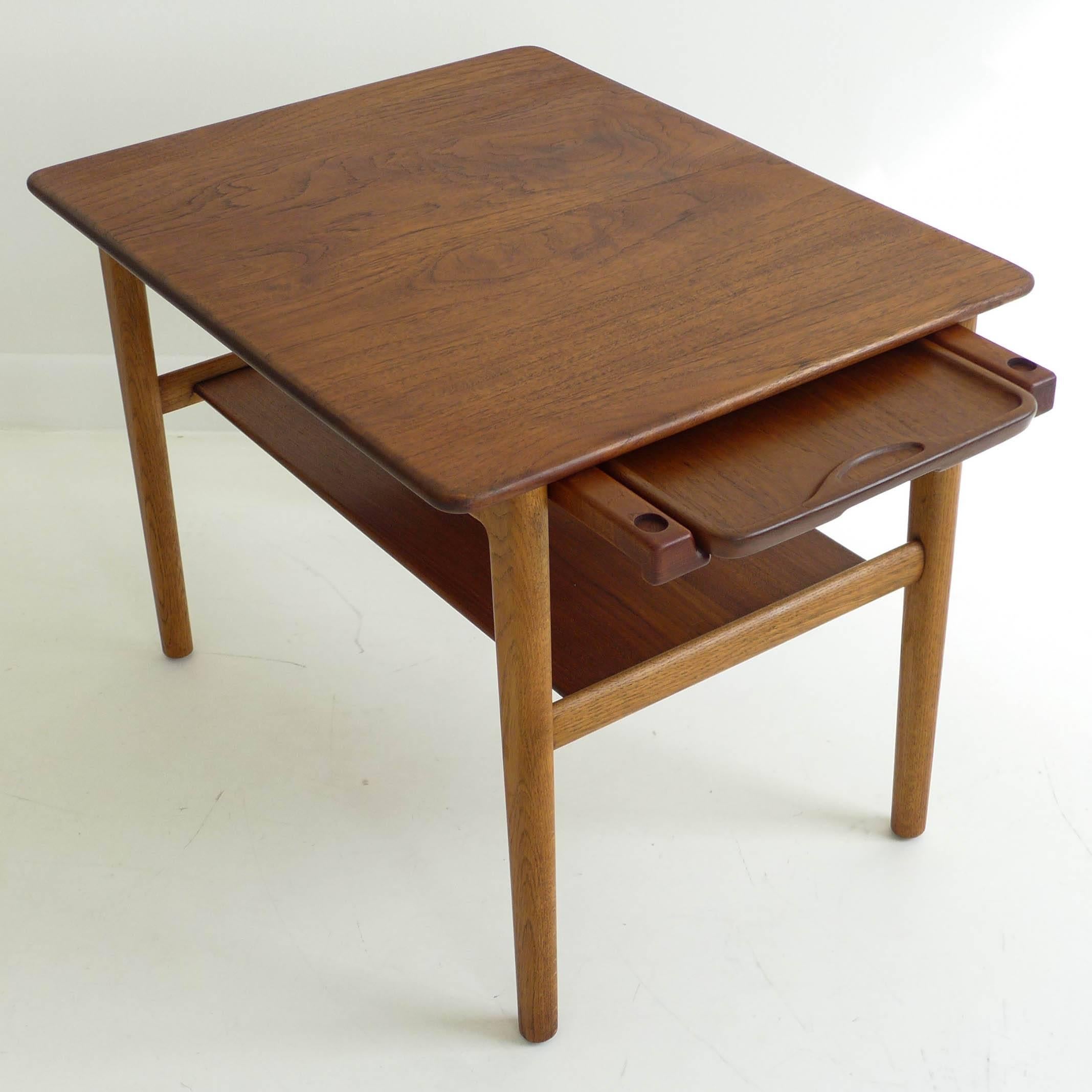 Hans Wegner Tray Table In Excellent Condition In New York, NY