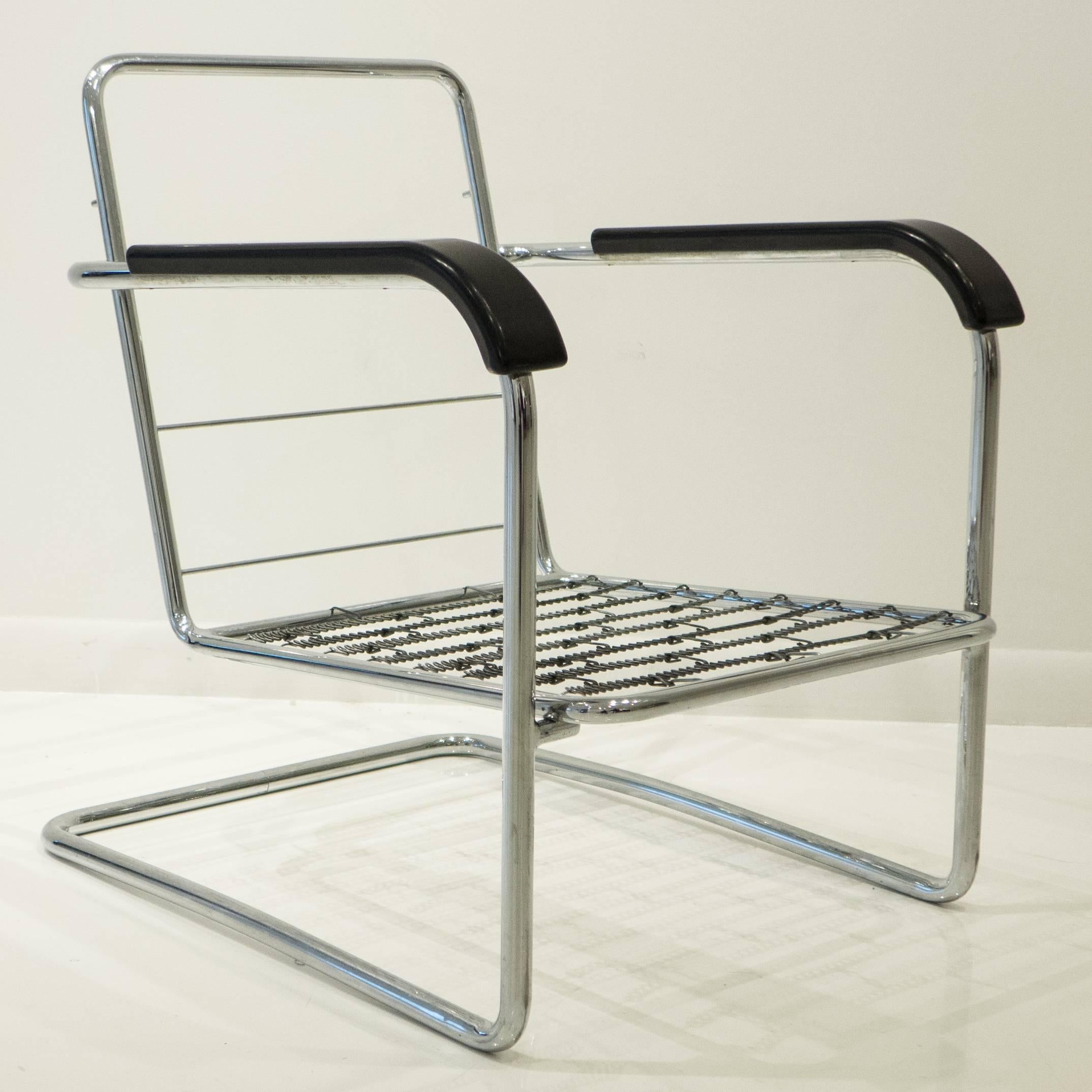 Cantilevered tubular chromed steel armchair with bakelite armrests, model WB 21, designed by Swiss architect Werner Max Moser in 1930 and produced by Embru Werke, circa 1935. A classic, elegant, and well-made Swiss Bauhaus design, this is the first