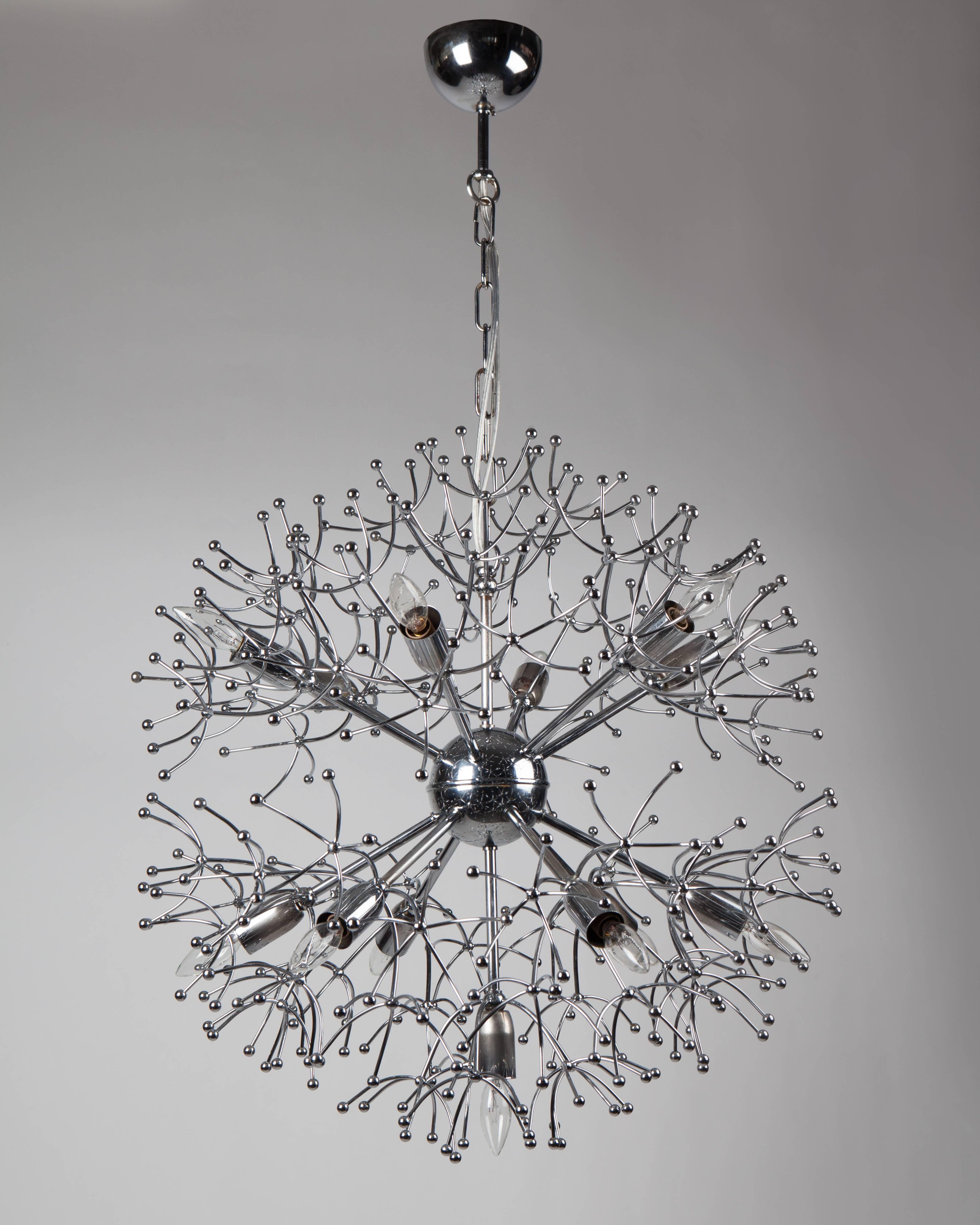 AHL3971.

A chrome Sputnik chandelier with small polished spheres at the tips of the arms. This Mid-Century Modern fixture is attributed to the Italian designer Gaetano Sciolari made in the 1970s.
 
Dimensions:
Current height: 37