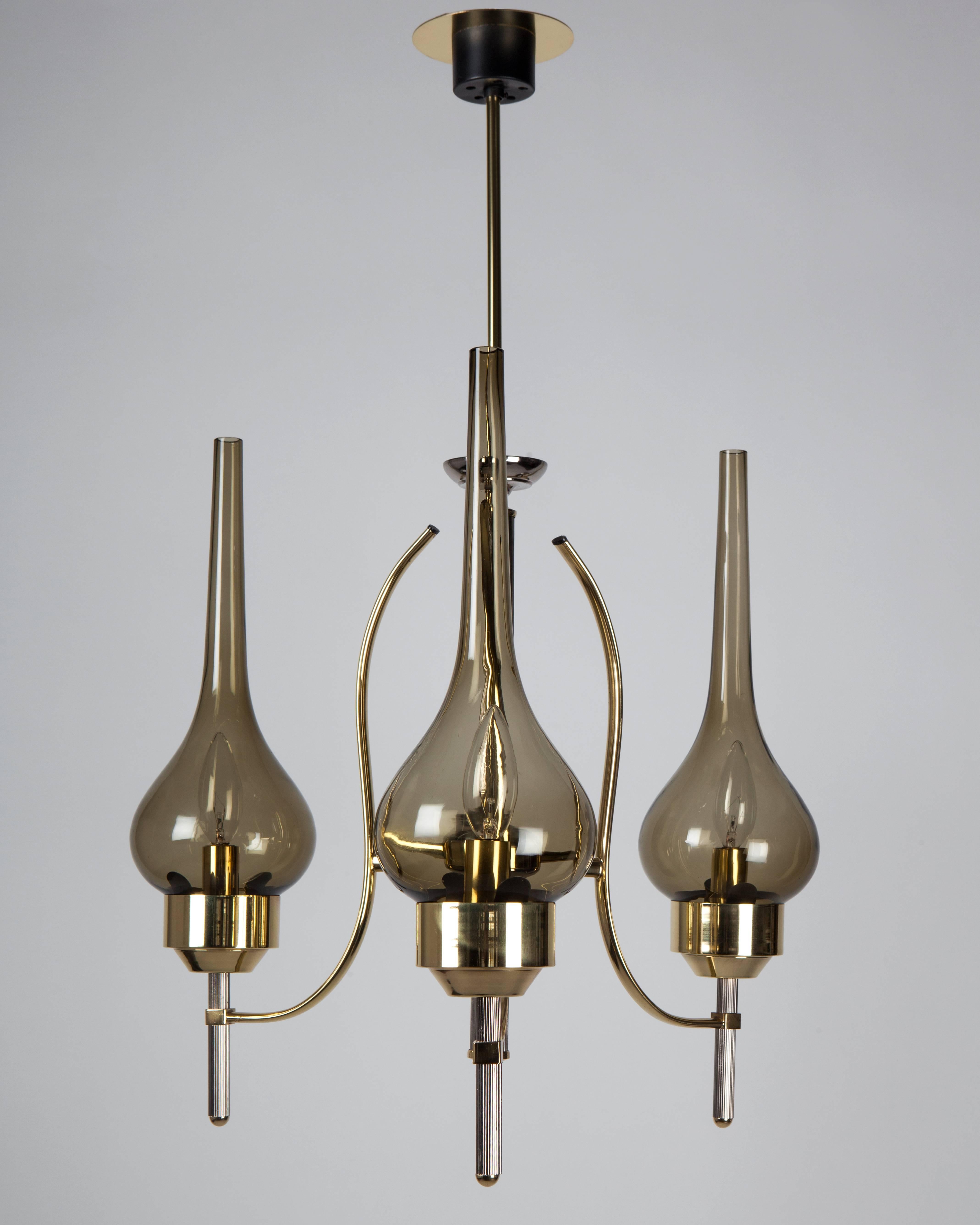 AHL4048

A three light Italian smoked glass chandelier in its original polished brass and nickel finish. Due to the antique nature of this fixture, there may be some nicks or imperfections in the glass.

Dimensions:
Current height: 30