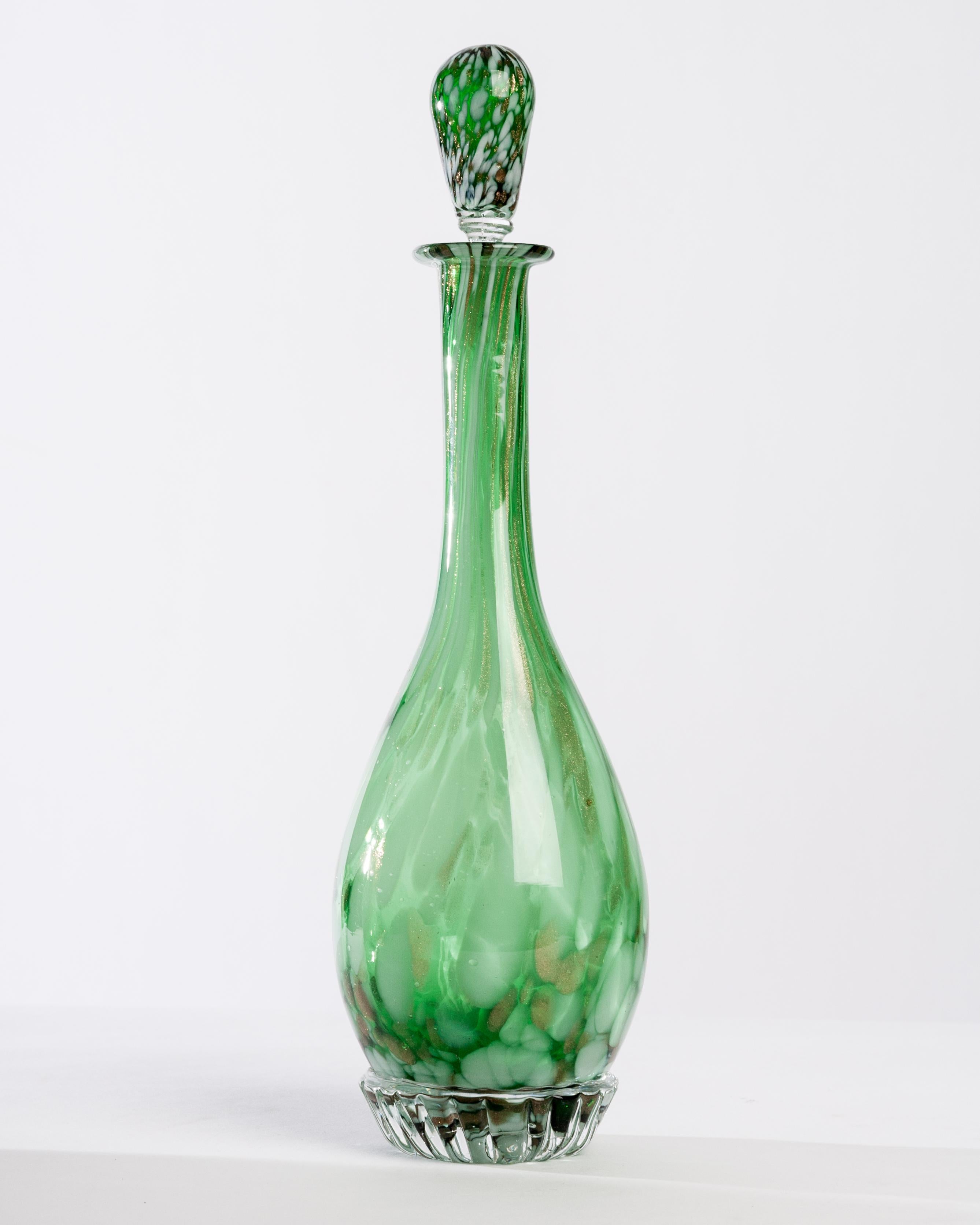 A Pair of Venetian Decanters in White, Green, and Gold-flecked Cased Glass In Excellent Condition In New York, NY