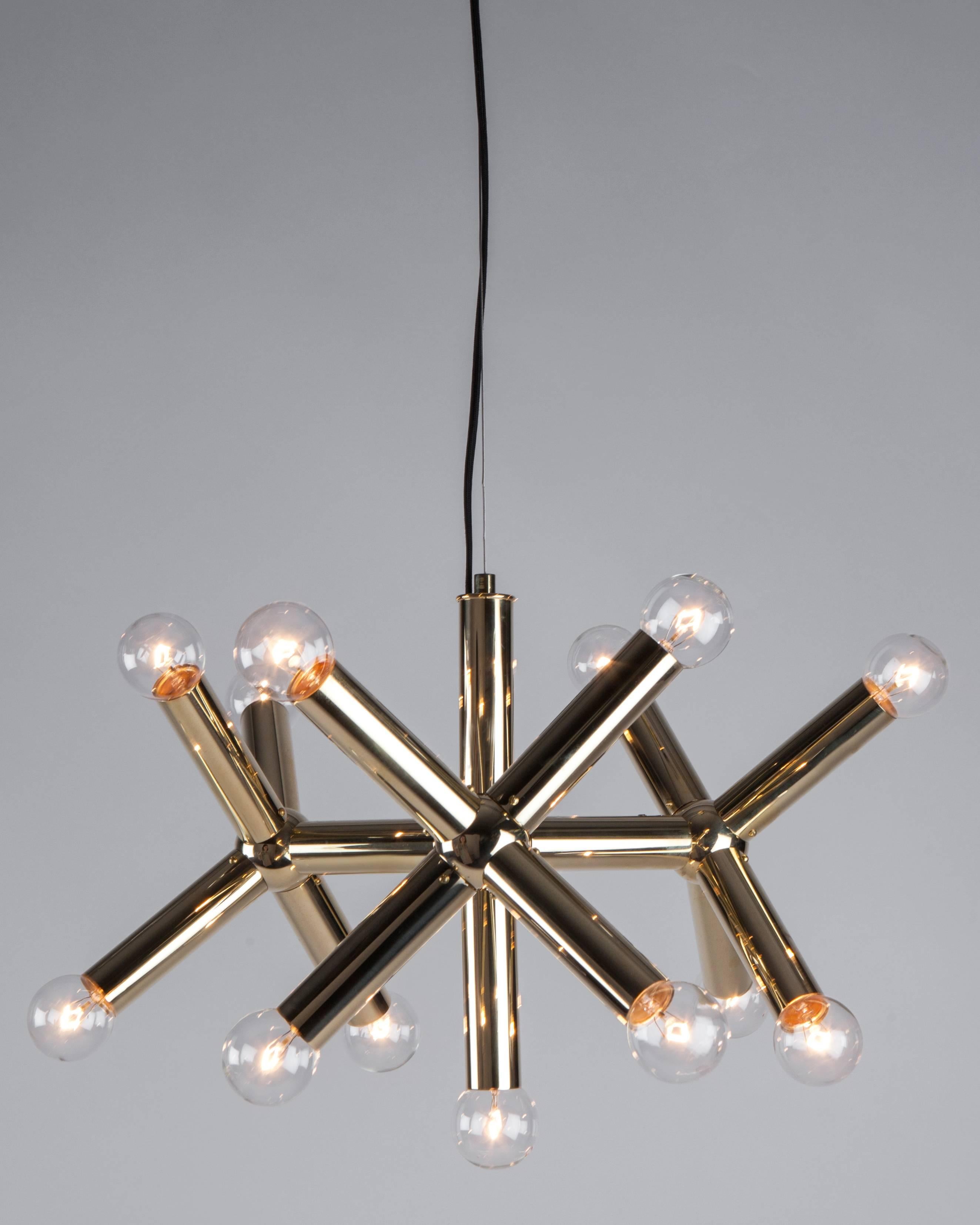HHL6120
Inspired by the original midcentury Atomic Lichtstruktur designs of Swiss architect Robert Haussmann, built in 1965 for the Ingolstadt Theater. The solid brass sphere and four round bars, each ending in a point of light, are suspended from