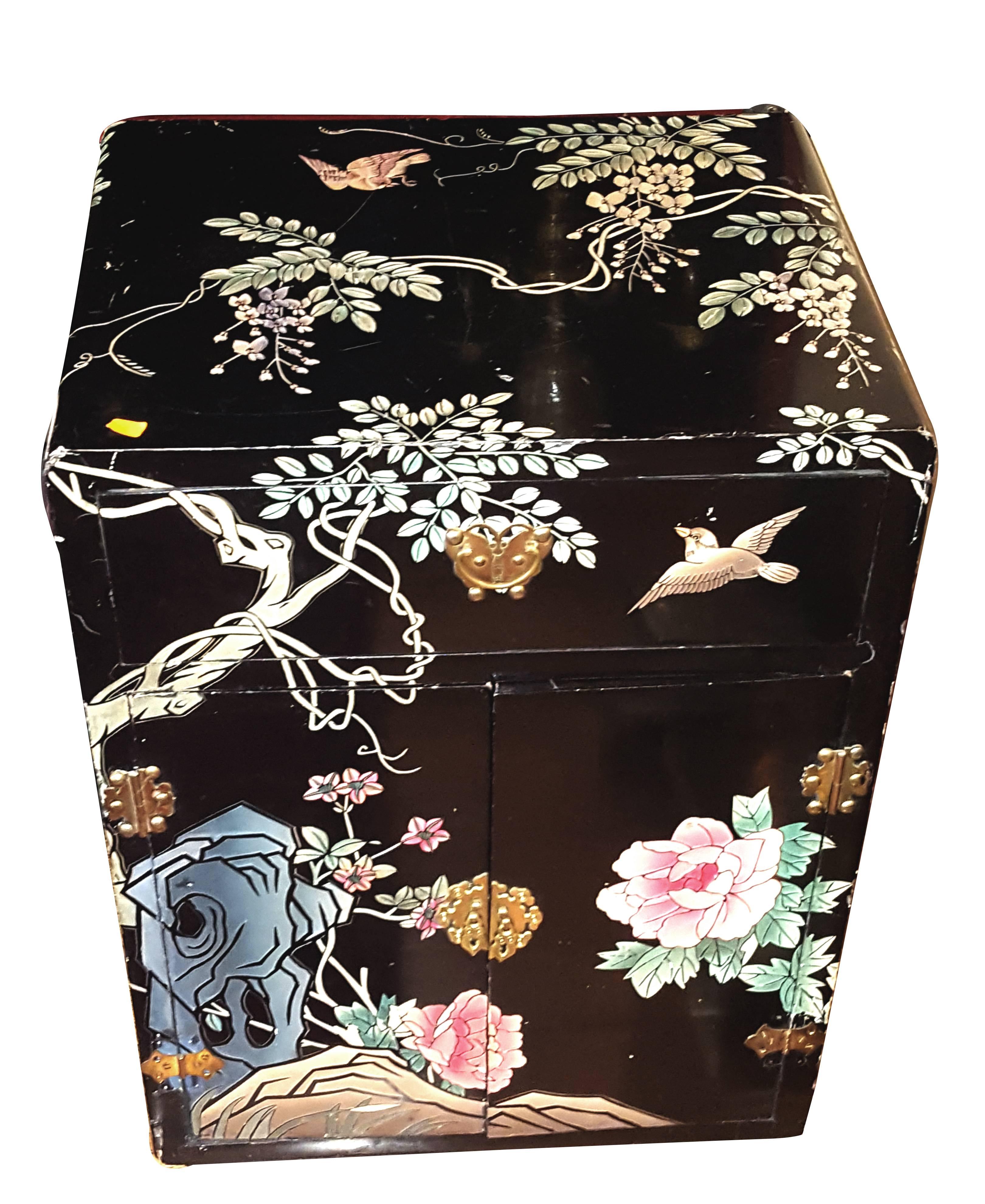 Chinese Pair of Nightstands with Floral Decoration For Sale
