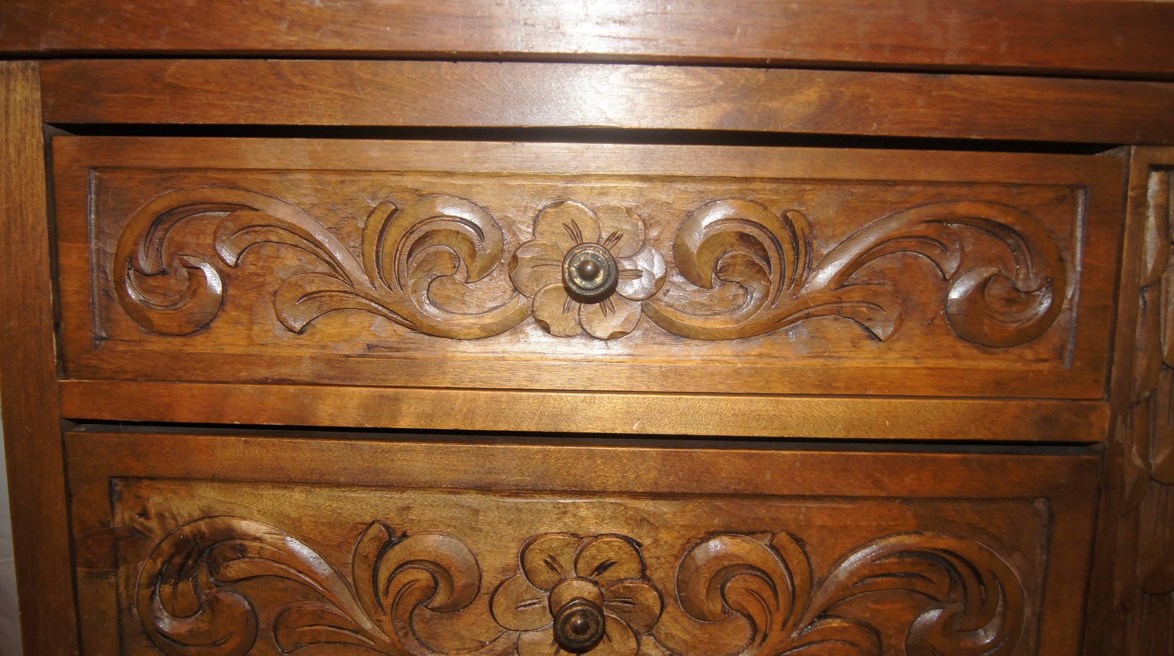 An Italian, circa 1920 carved wood chest of drawers with foliage motif.

Measurements:
Height: 34