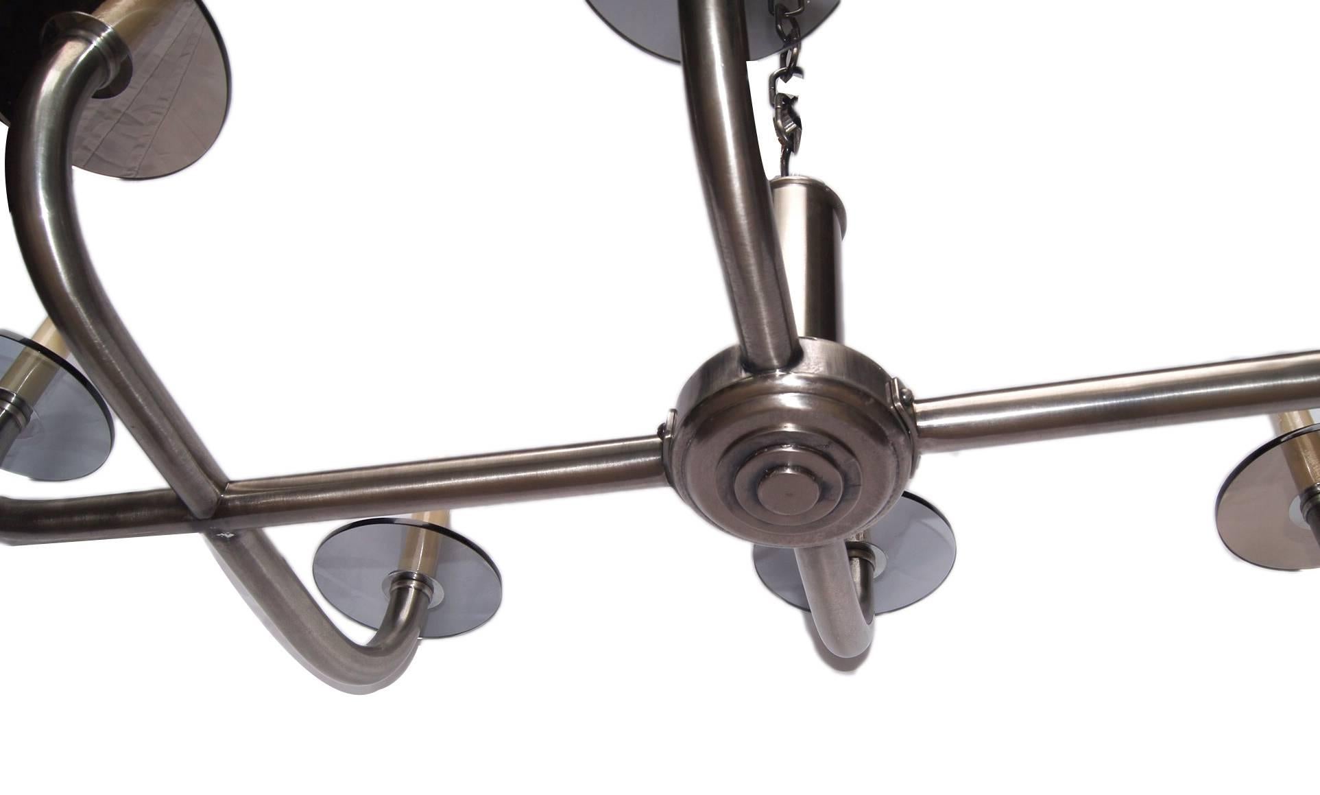 Metà XX secolo Coppia di lampadari orizzontali in metallo in vendita
