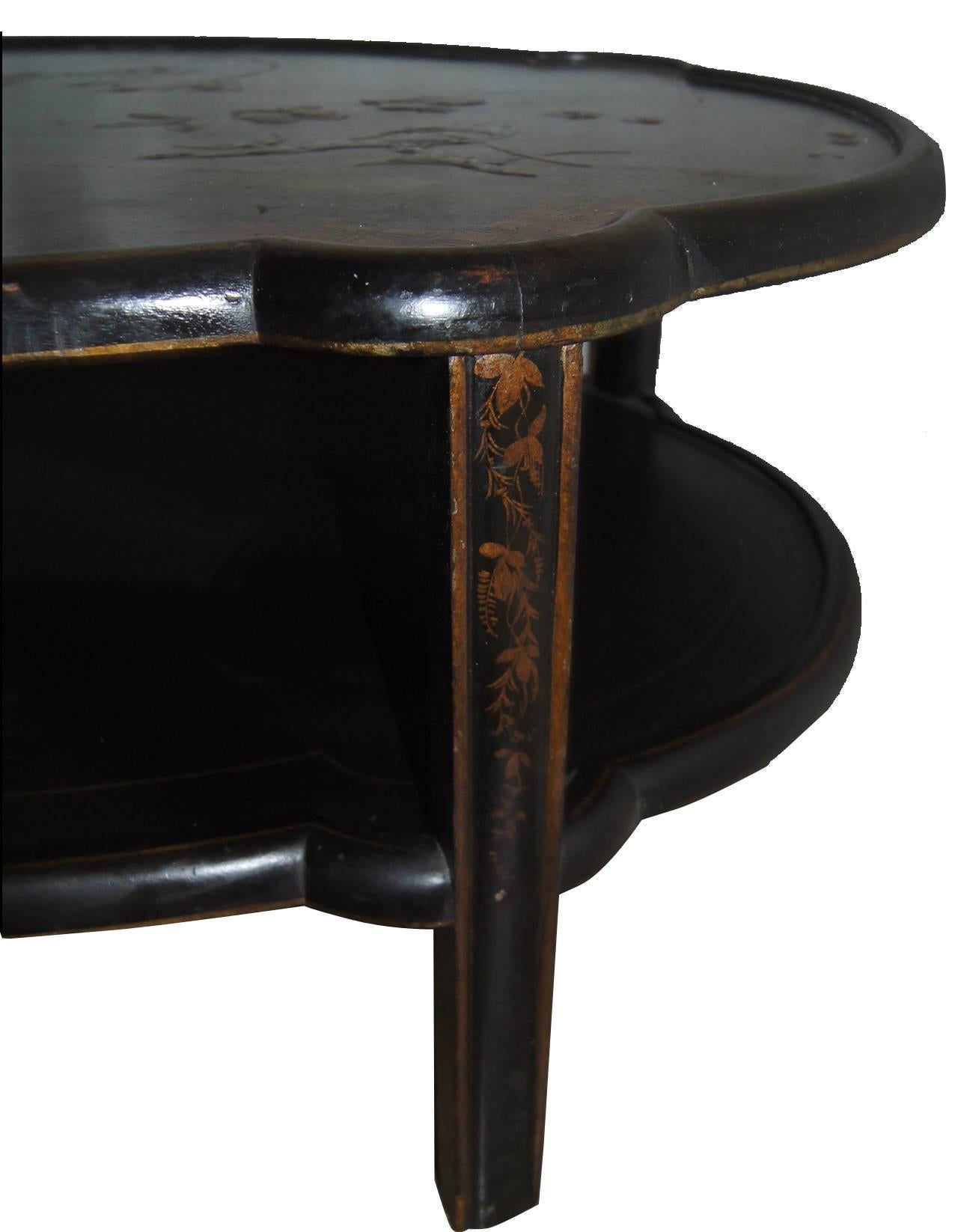 Milieu du XXe siècle Table basse peinte style chinoiseries en vente