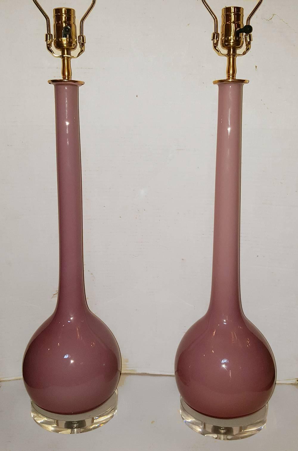 Pair of Amethyst Glass Table Lamps In Excellent Condition In New York, NY