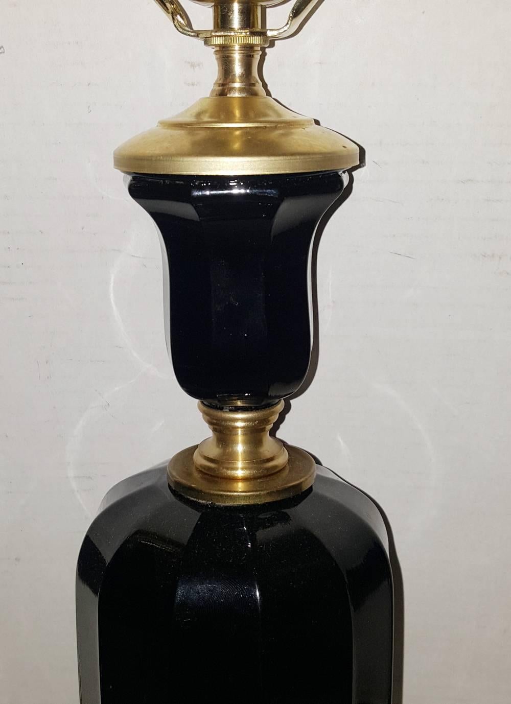 Pair of Black Porcelain Table Lamps In Good Condition For Sale In New York, NY