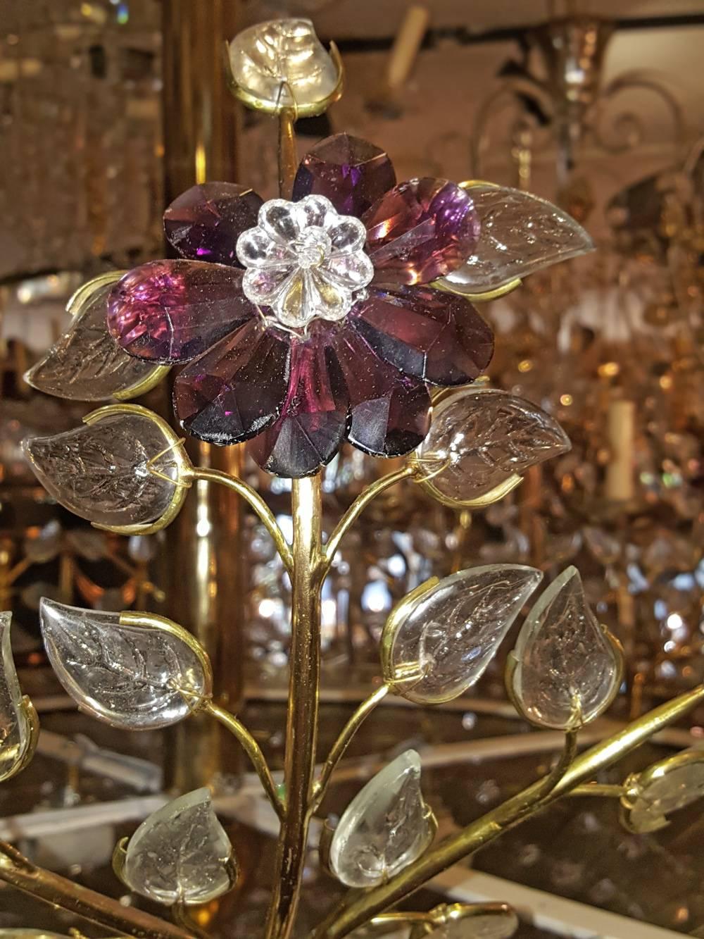 Français Grand luminaire doré avec fleurs en cristal d'améthyste en vente