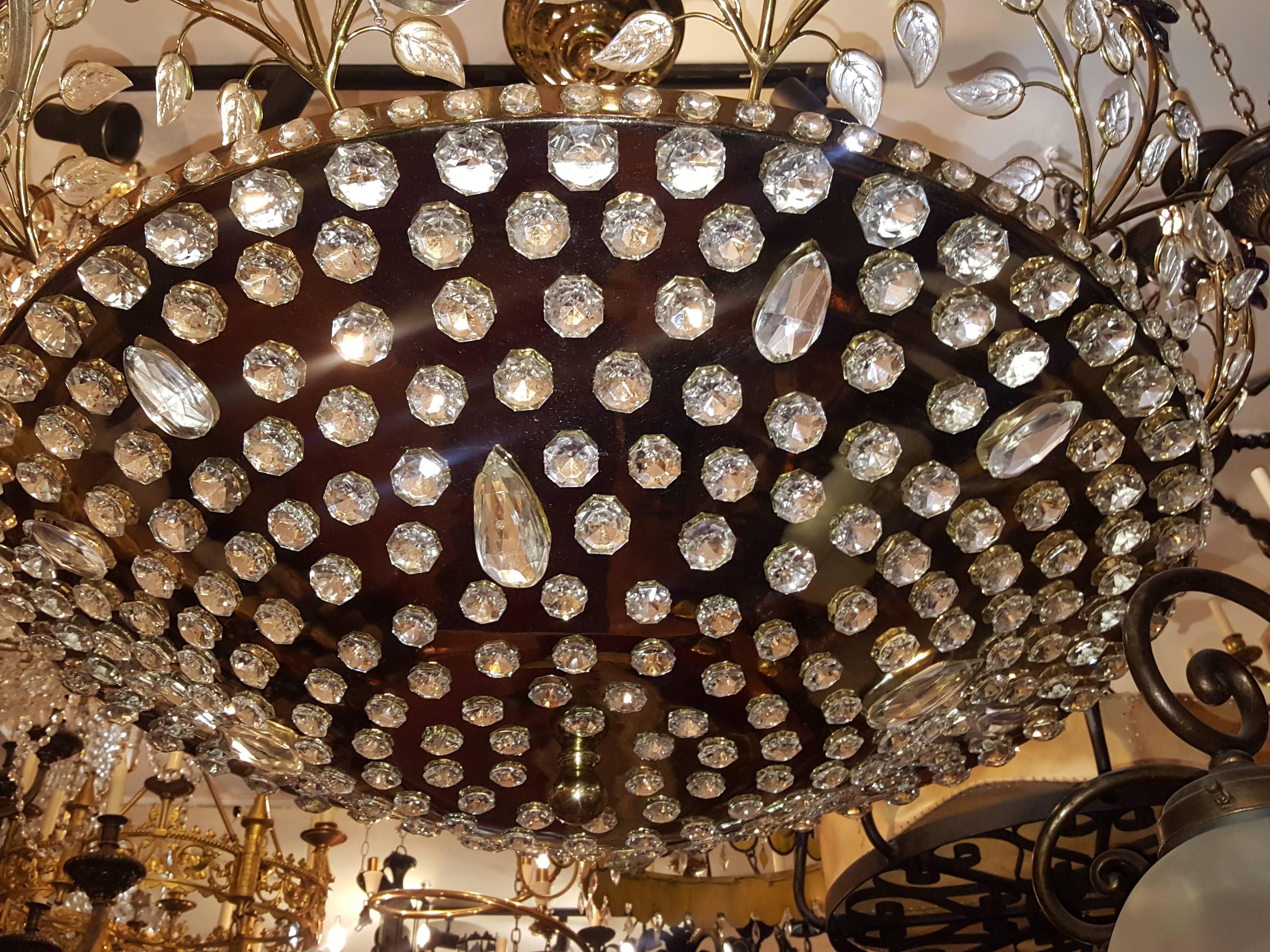 Grande apparecchio dorato con fiori di cristallo ametista In condizioni ottime in vendita a New York, NY