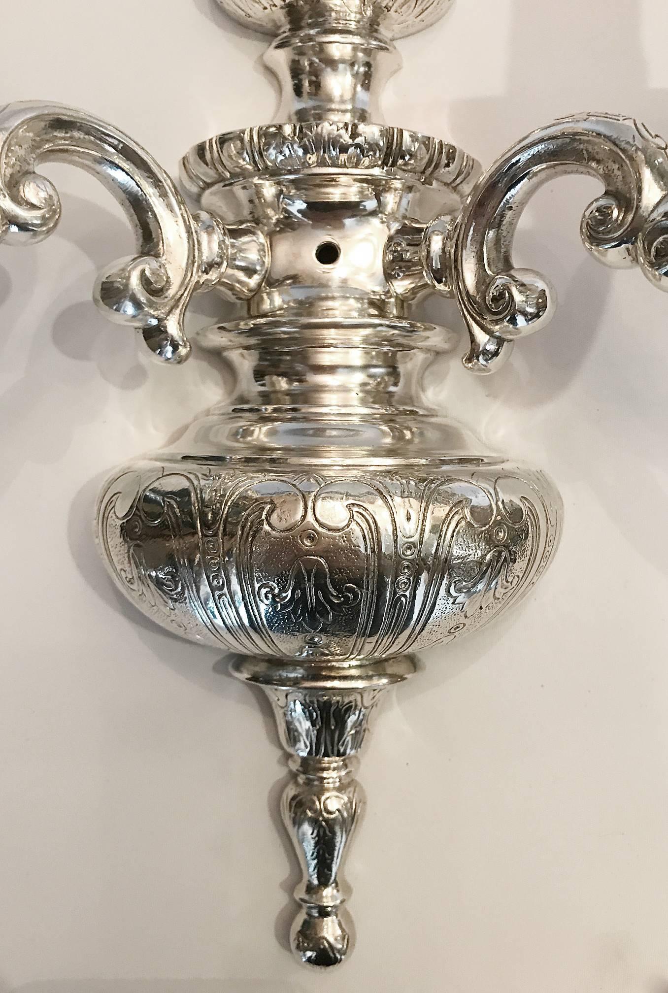 Early 20th Century Pair of Neoclassic Silver Plated Sconces For Sale