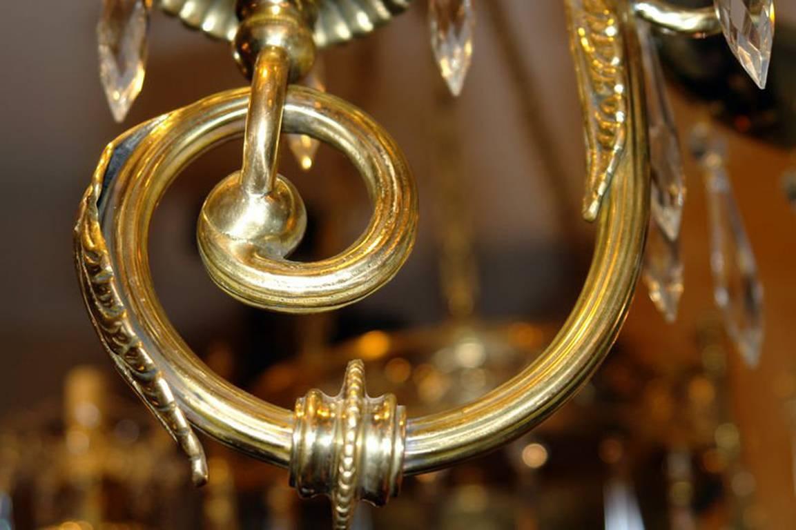 Paire de lustres néoclassiques en bronze doré de style néoclassique en vente 1