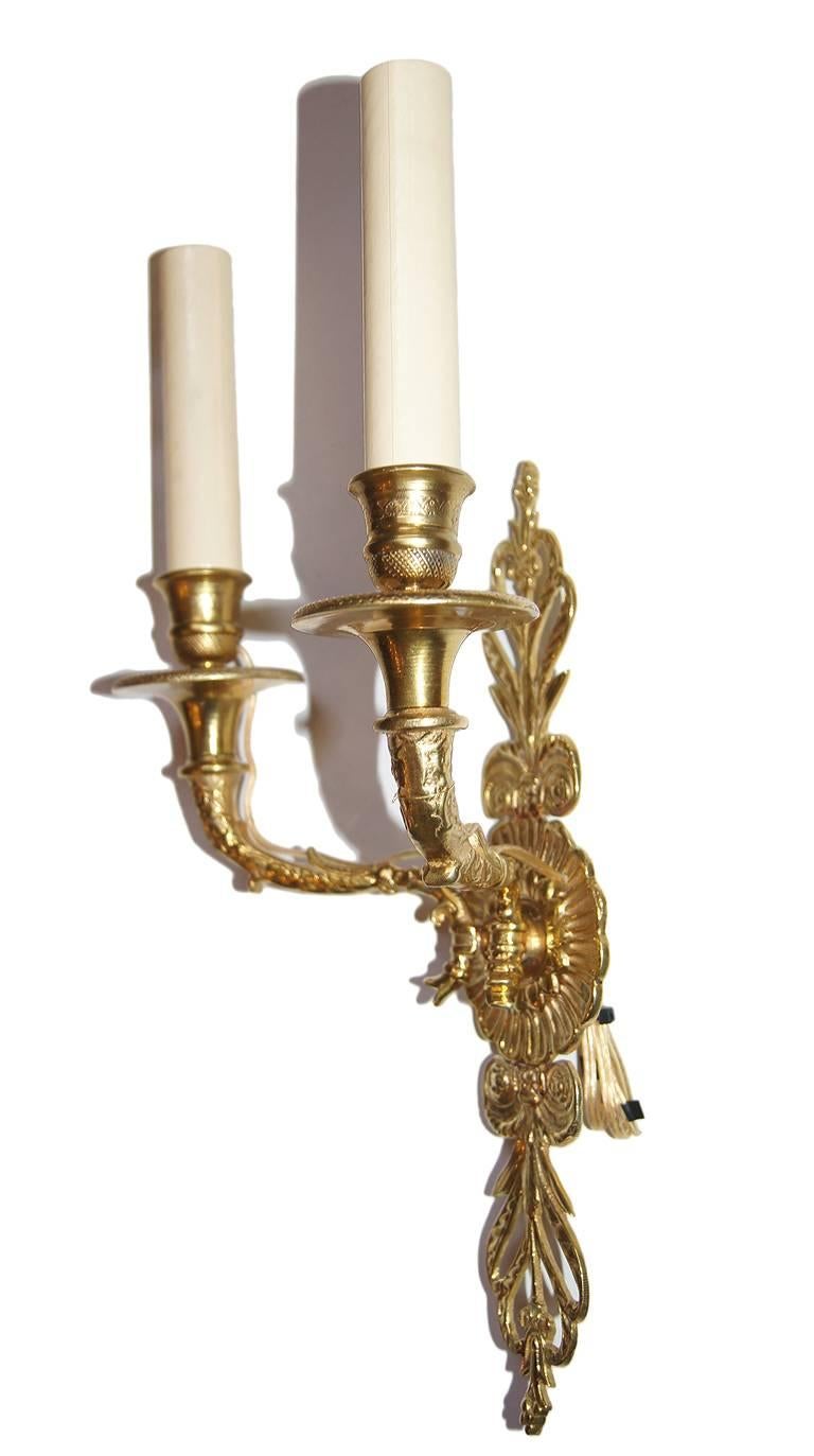 Pareja de Apliques de Bronce Dorado de Estilo Imperio. Francés en venta