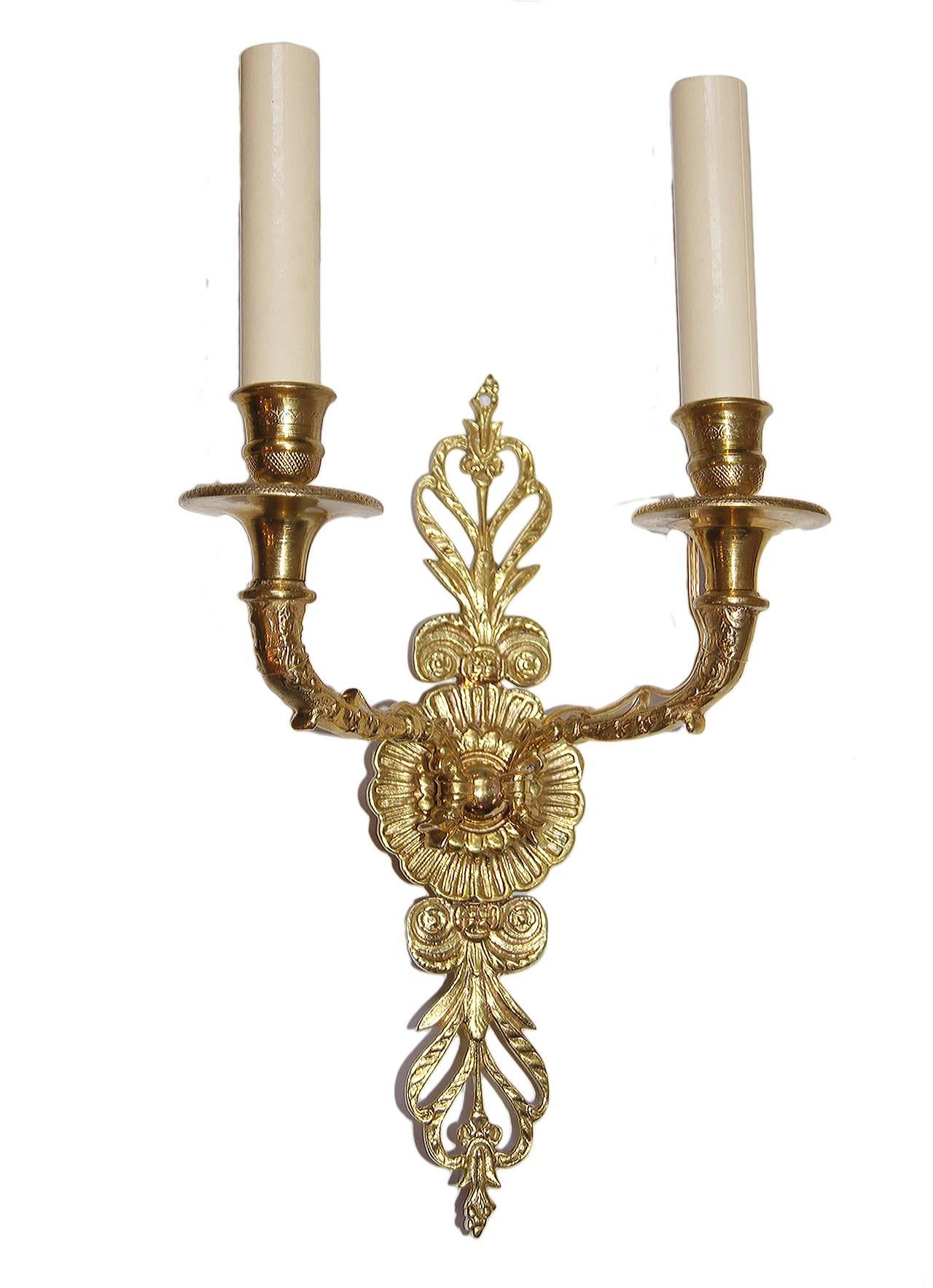 Pareja de Apliques de Bronce Dorado de Estilo Imperio. principios del siglo XX en venta