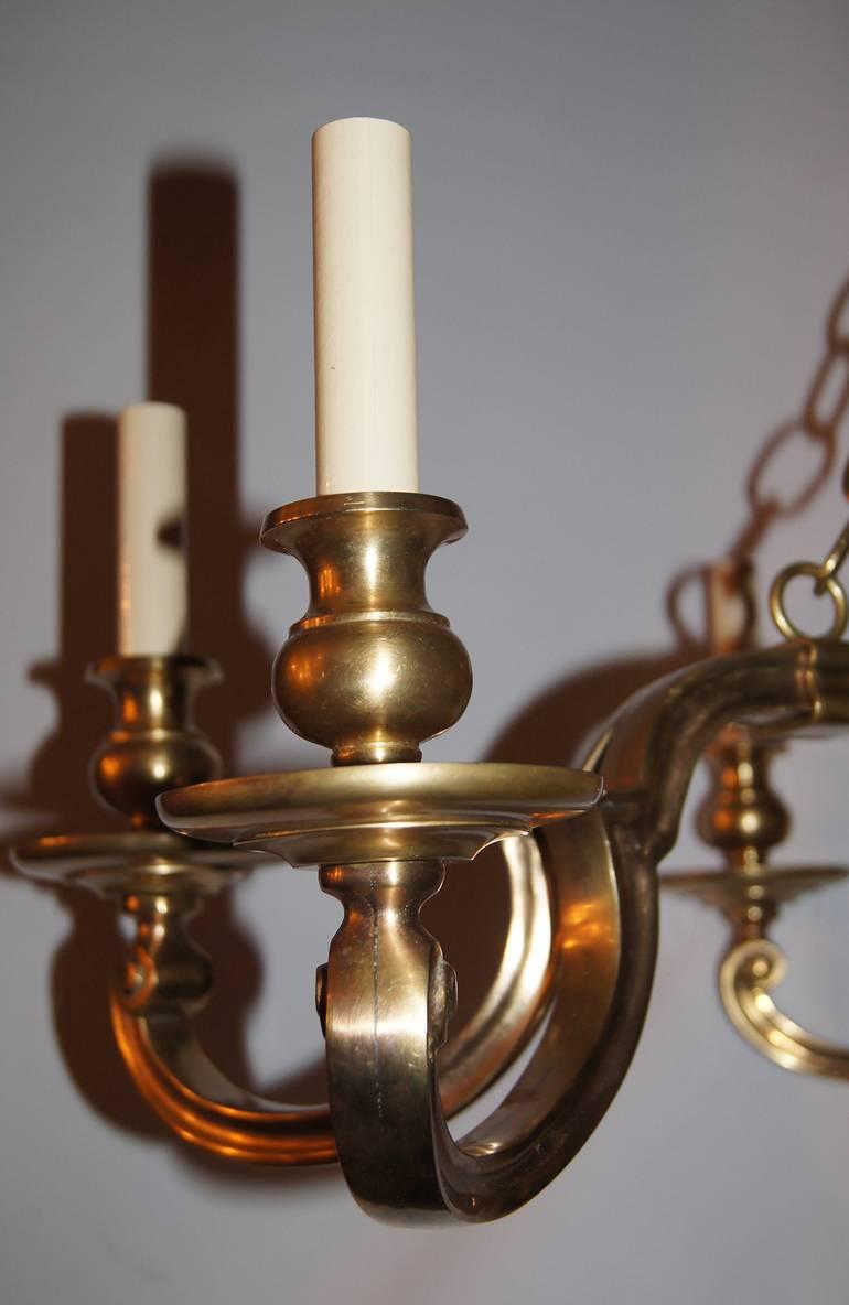Lustre néoclassique horizontal en bronze doré de style néoclassique en vente 1