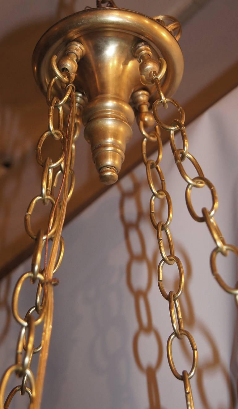 Horizontaler Kronleuchter aus vergoldeter Bronze im neoklassizistischen Stil (Mitte des 20. Jahrhunderts) im Angebot