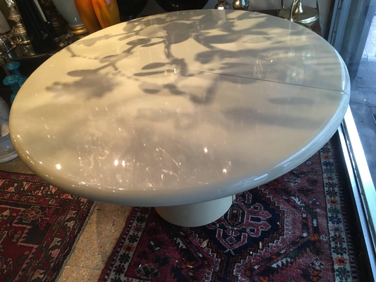 Italian Moderne Lacquered Dining Table In Good Condition For Sale In New York, NY