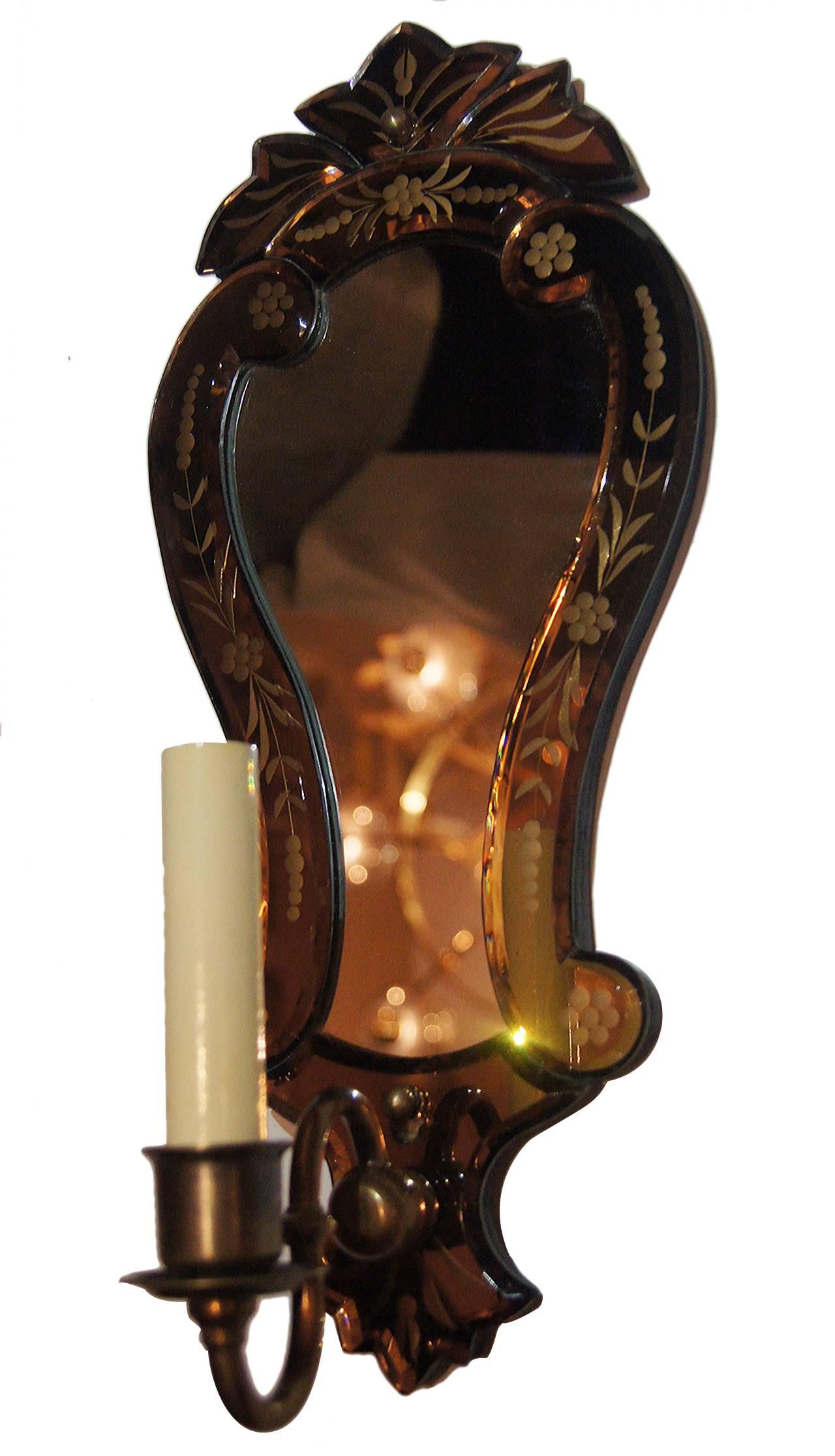 Pair of Venetian Mirrored Sconces In Excellent Condition For Sale In New York, NY