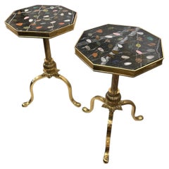 Paire de tables d'appoint en mosaïque « pietra dura » avec pieds en bronze