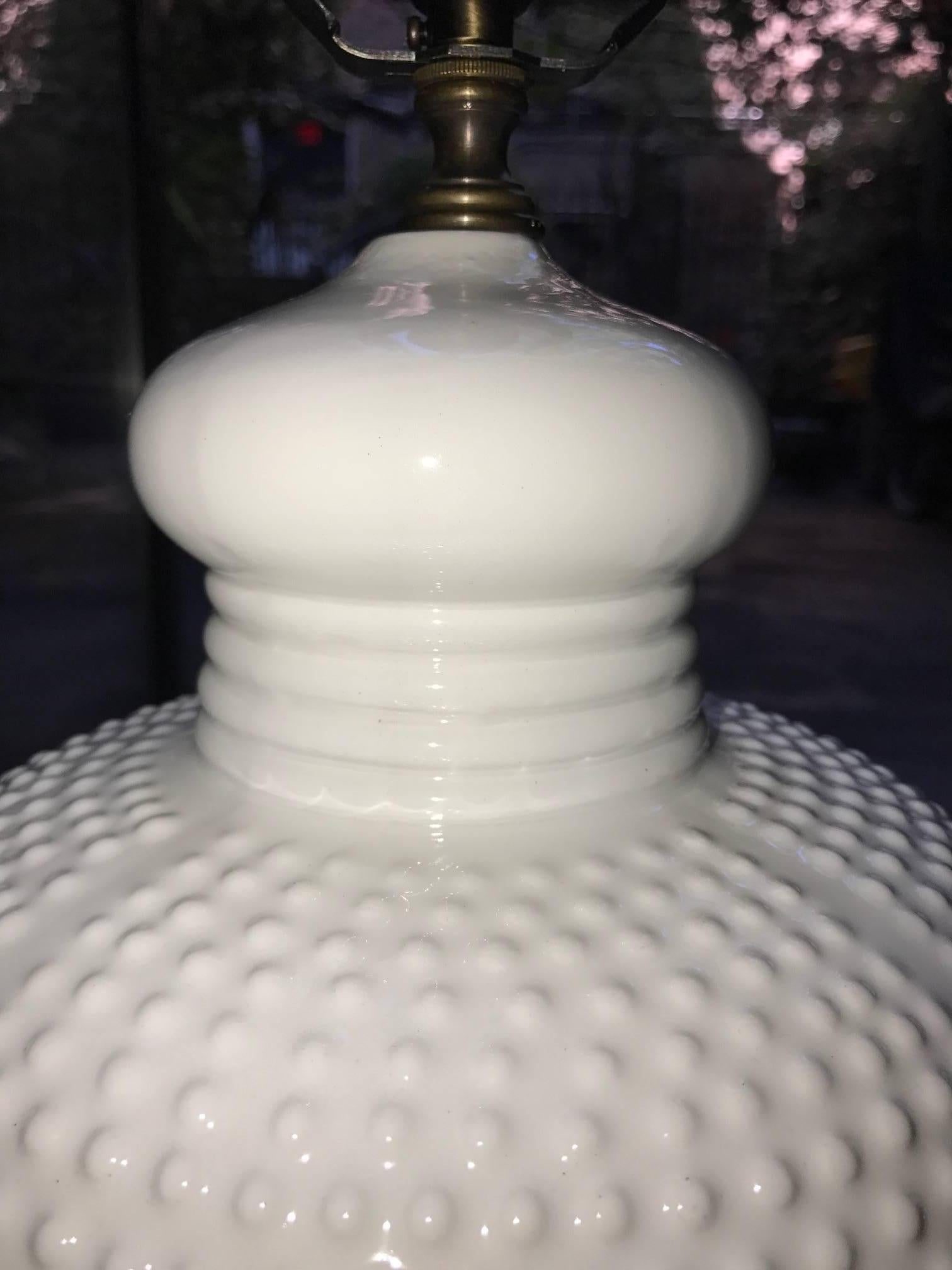 Pair of White Porcelain Table Lamps In Good Condition In New York, NY