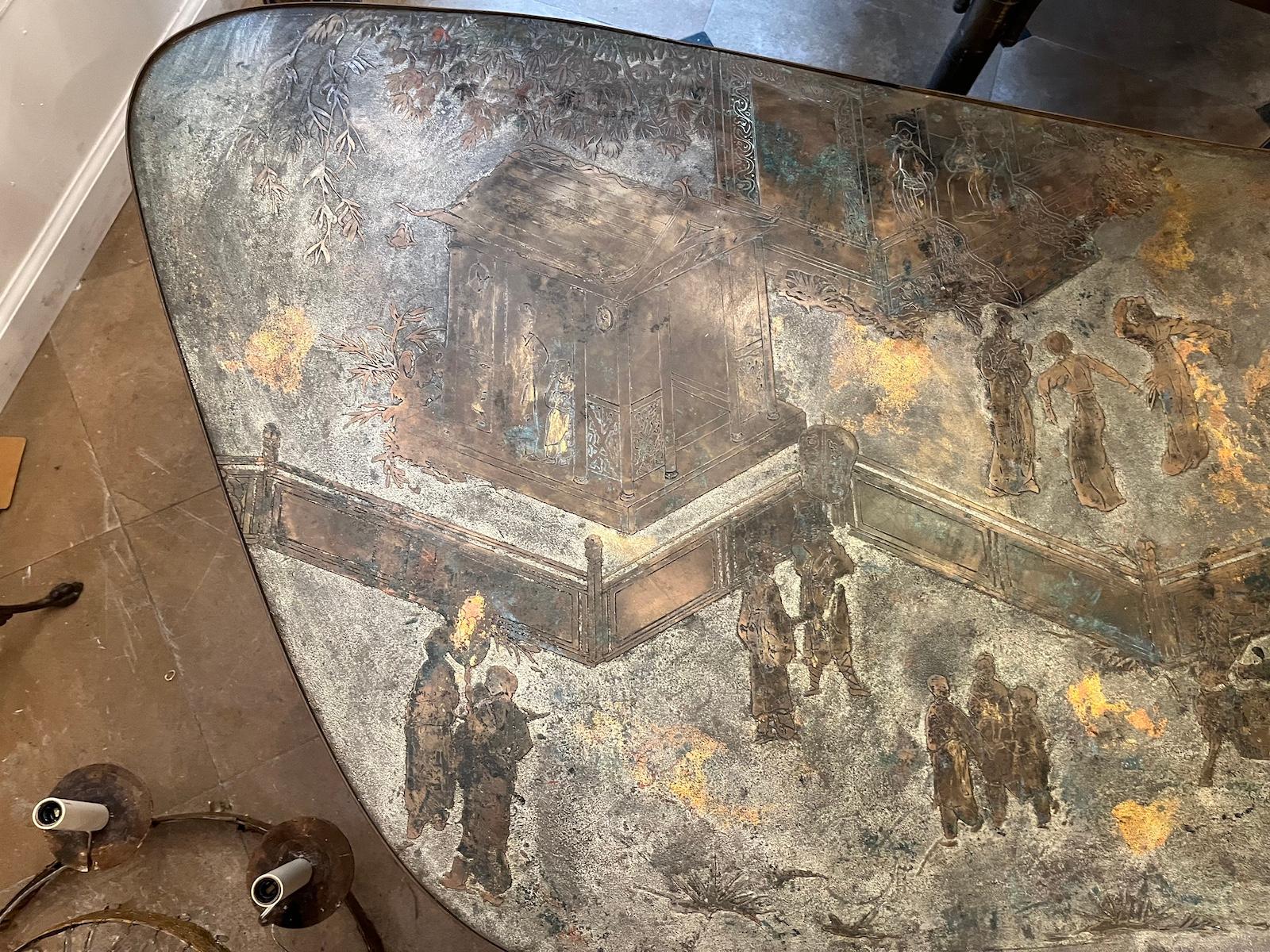 Milieu du XXe siècle Grande table basse LaVerne en bronze gravé en vente