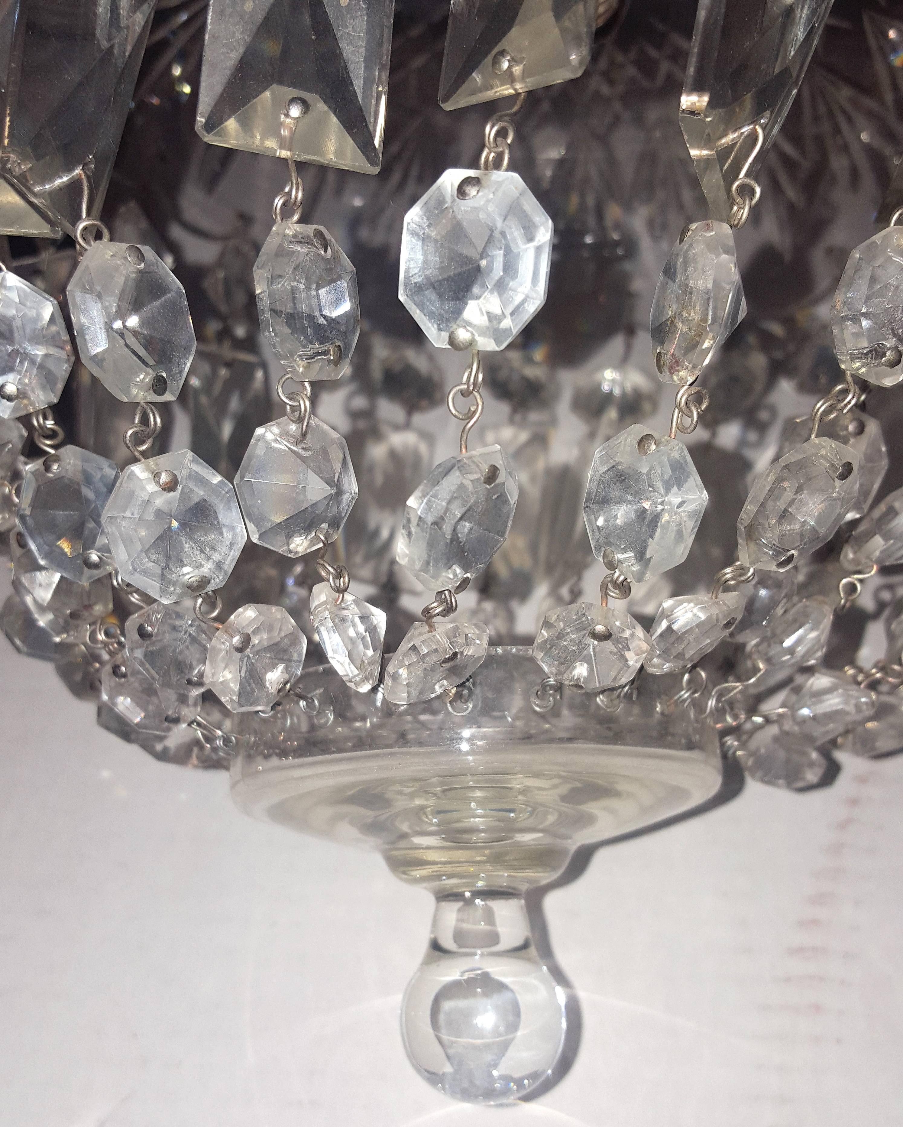 Lanterne en cristal taillé français des années 1930. 
Mesures :
Diamètre : 10