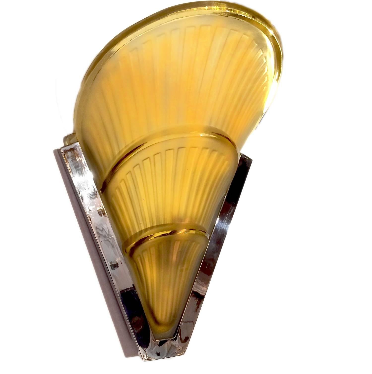 Paar vernickelte Art Deco-Leuchter (Französisch) im Angebot