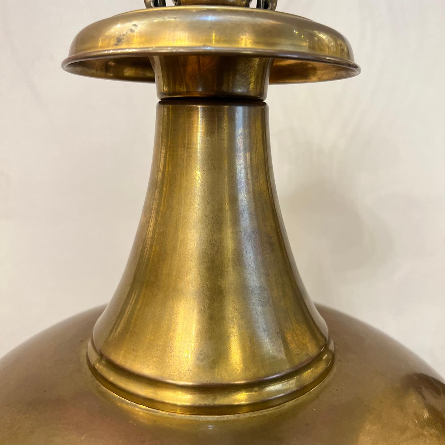 italien Paire de grandes lampes en laiton en vente
