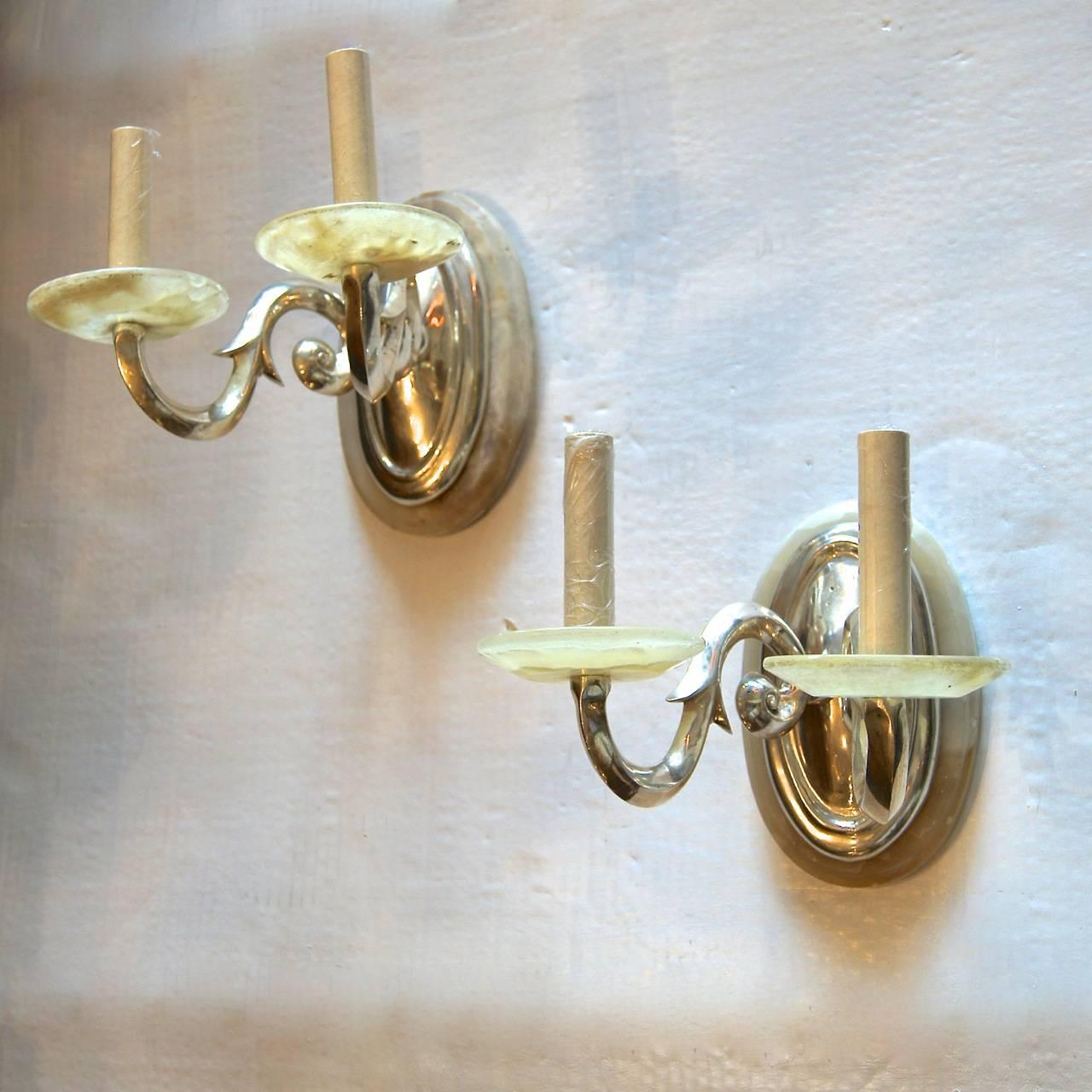 Pair of Alabaster and Silvered Metal Sconces In Good Condition For Sale In New York, NY