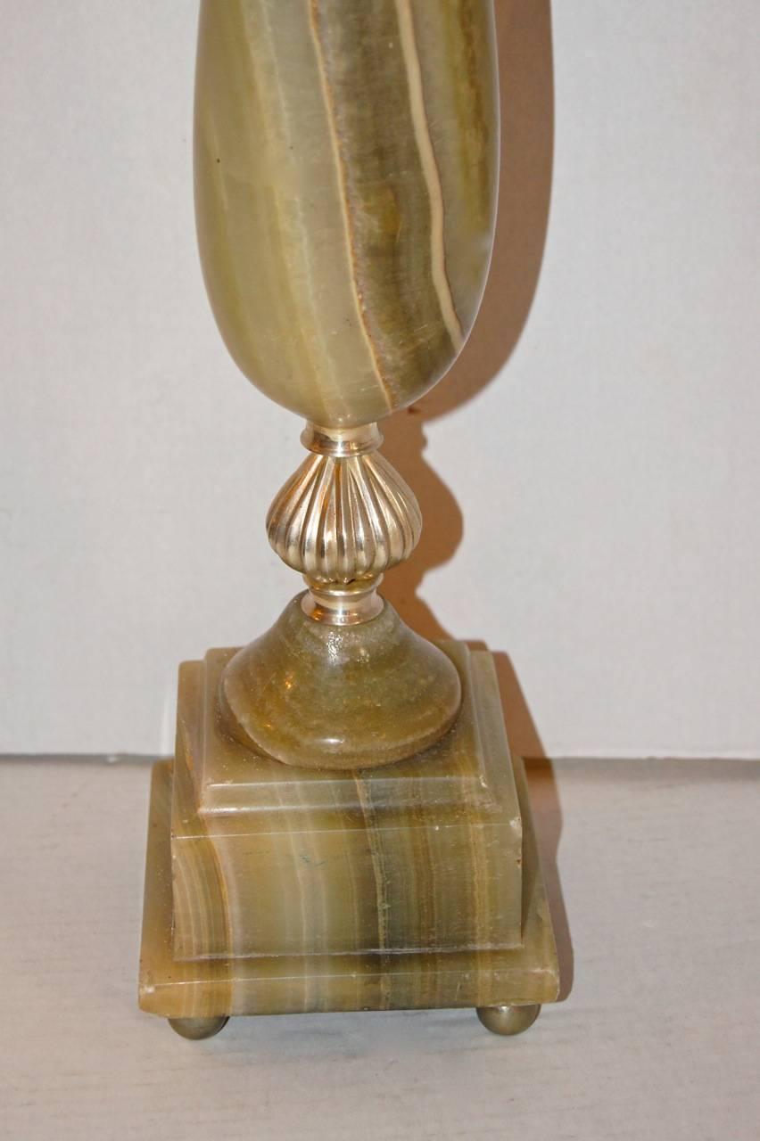 Single Onyx Table Lamp In Good Condition For Sale In New York, NY