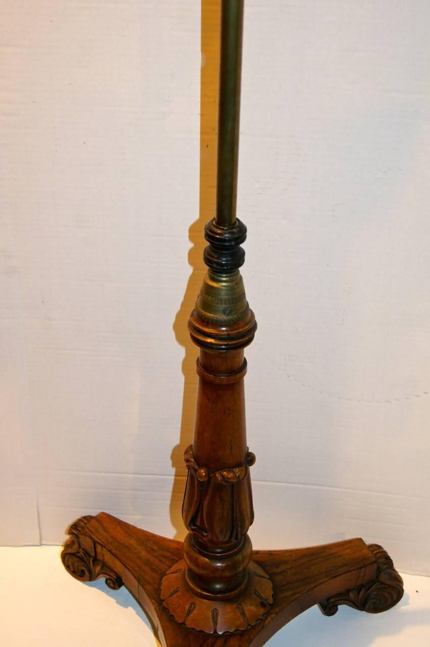 Single English Rosewood Floor Lamp In Excellent Condition For Sale In New York, NY