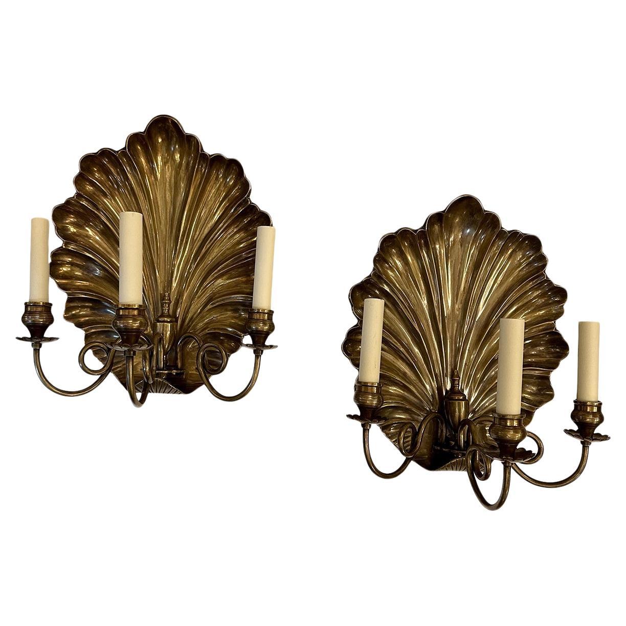 Set di grandi lampade a conchiglia in bronzo, vendute a coppia