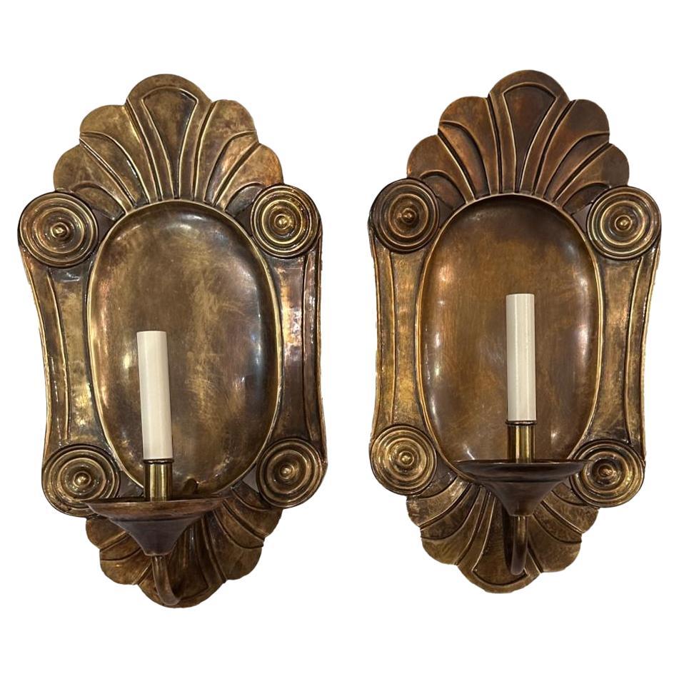 Juego de grandes candelabros italianos martillados, se venden por pareja