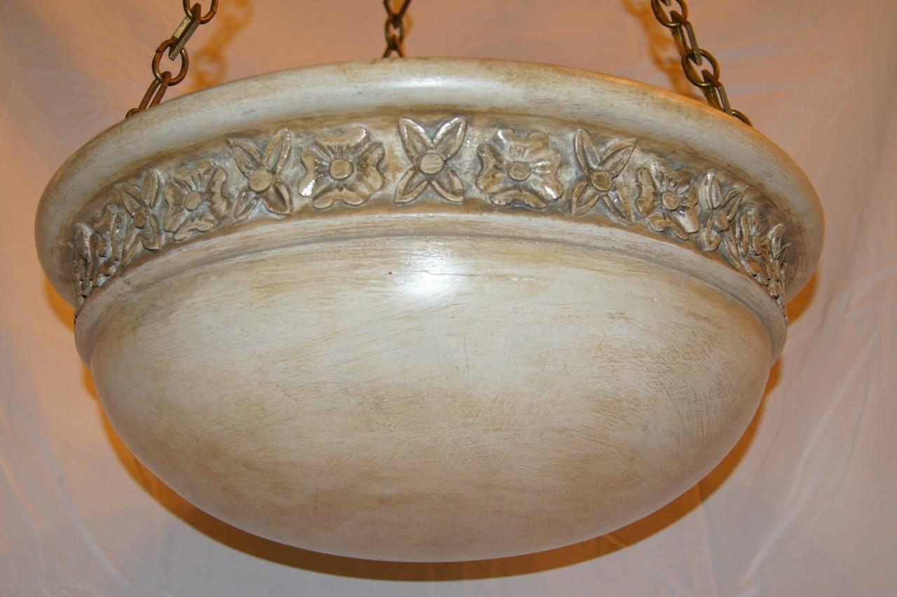 Italiano Coppia di lampade a sospensione in legno intagliato italiano in vendita