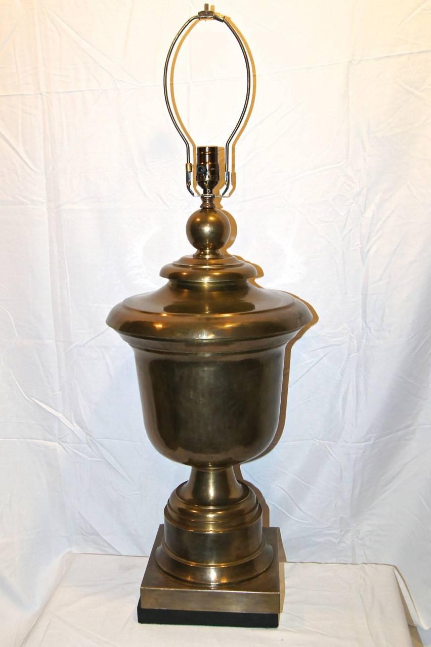 Mid-20th Century Single Large Urn Table Lamp For Sale