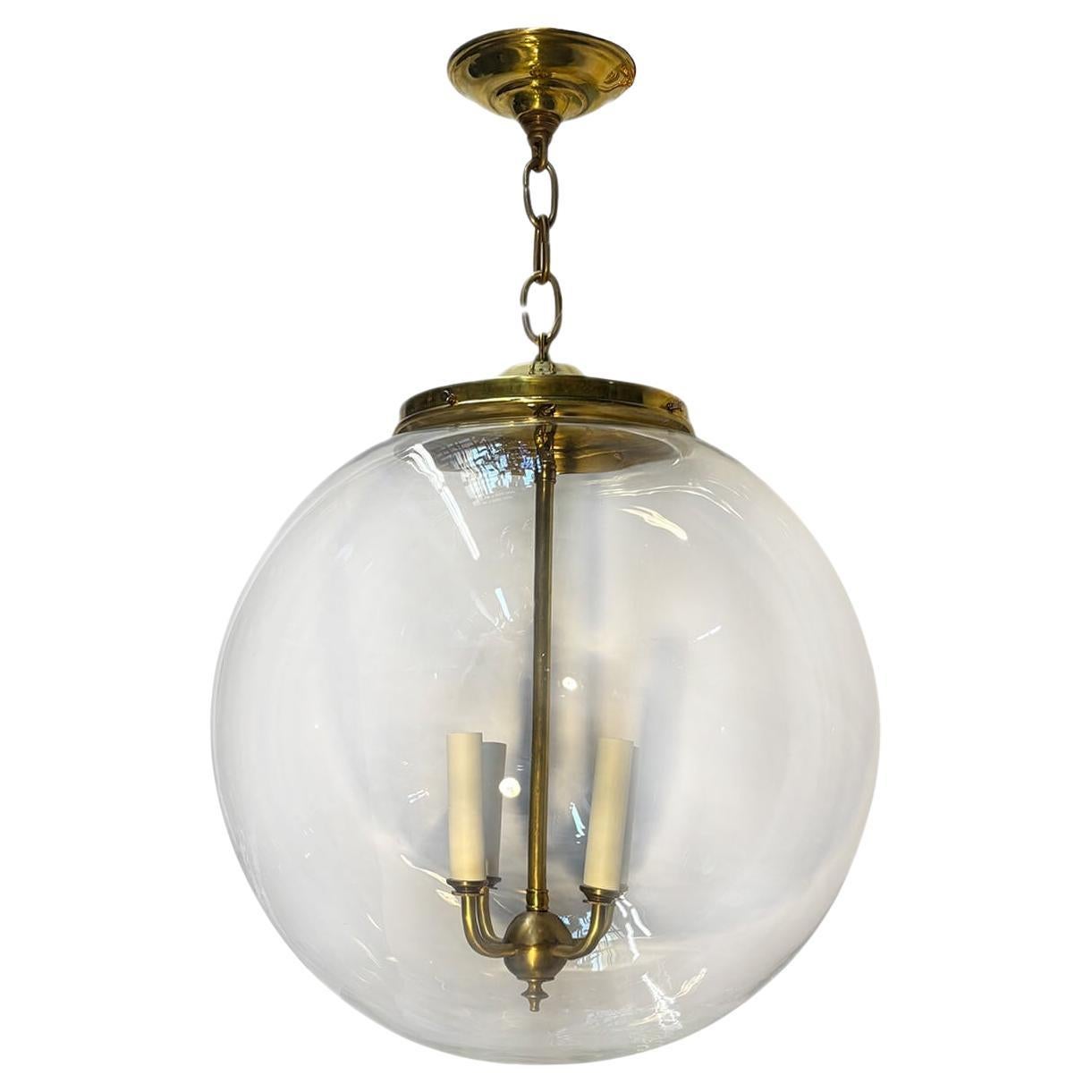 Coppia di lampade a globo italiane d'epoca. Venduto singolarmente.