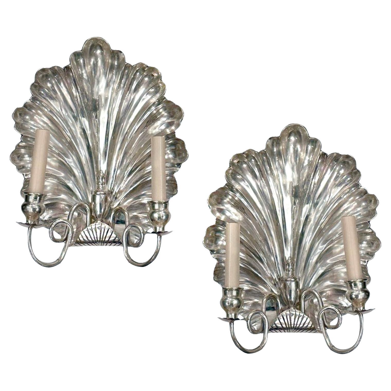 Ensemble d'appliques en coquillage argenté, vendu par paire en vente