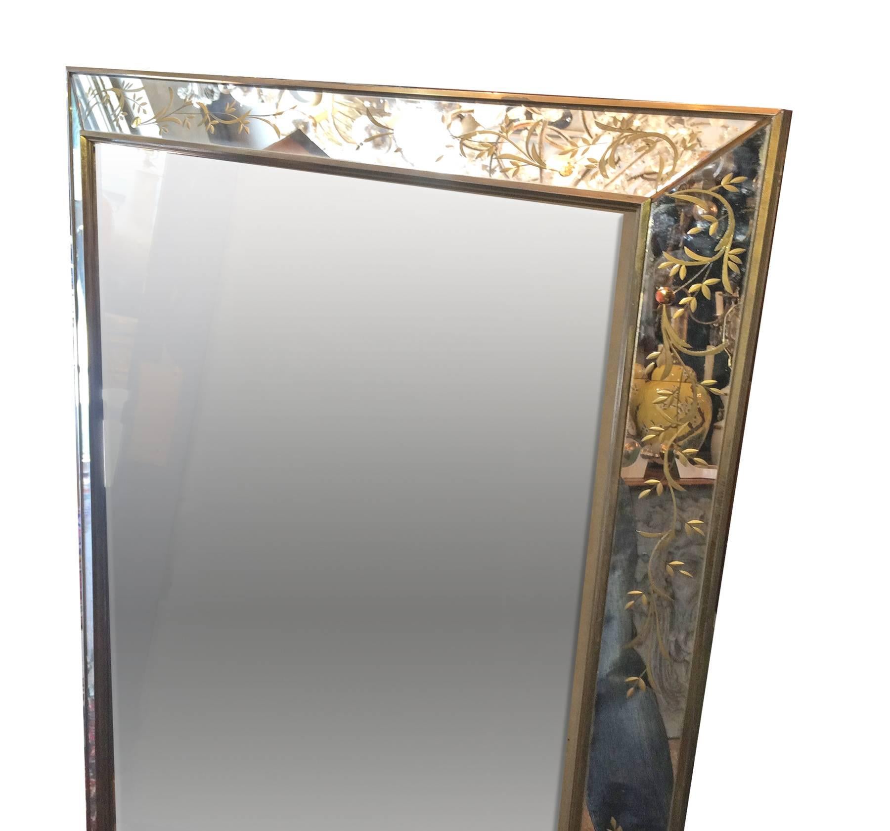 A French circa 1930's etched mirror with gilt details, floral and foliage decoration.

Measurements:
Height: 50